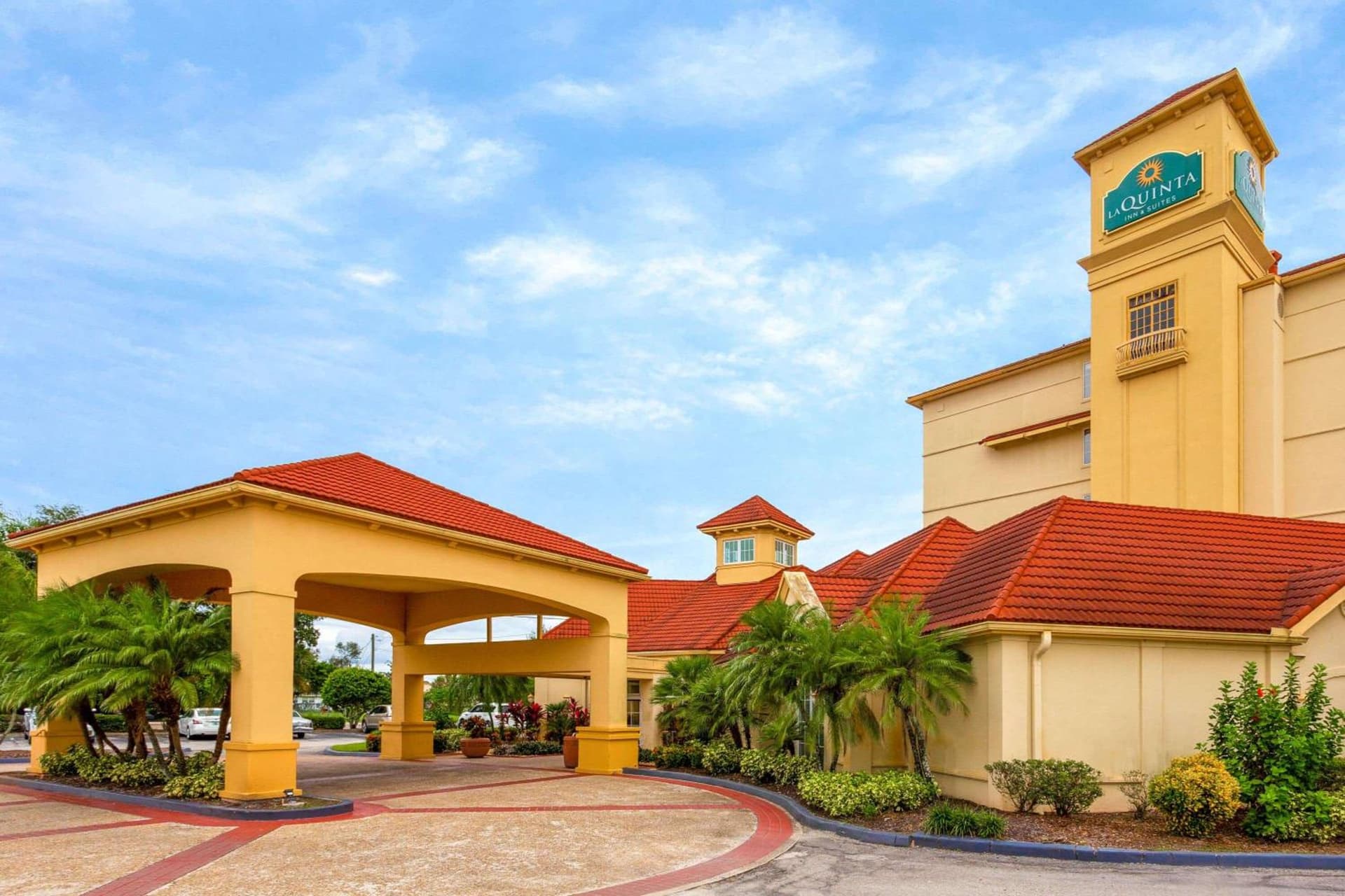 La Quinta by Wyndham Lakeland West interior in Lakeland, FL — gallery photo 2