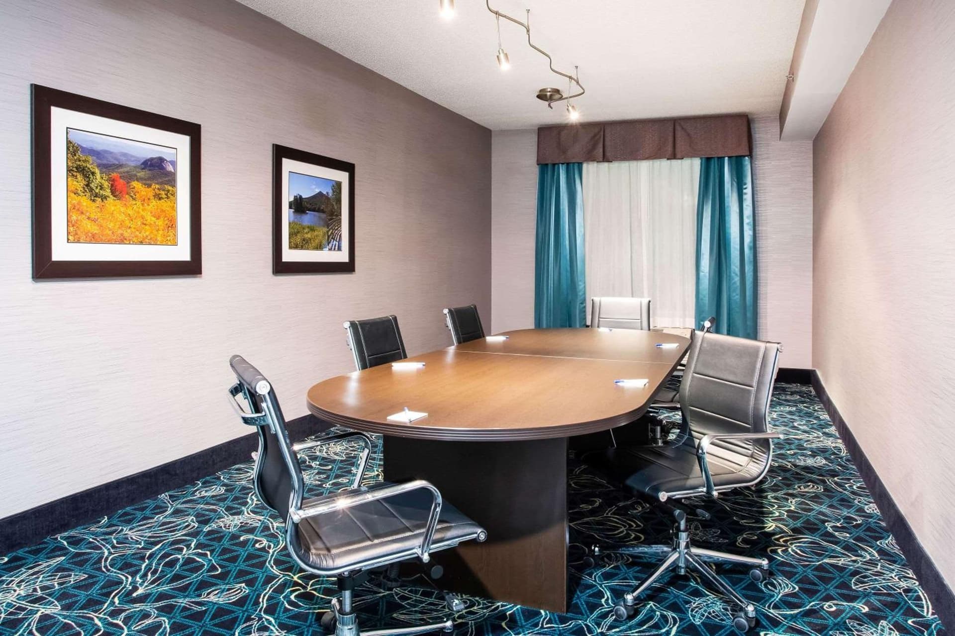 La Quinta by Wyndham Lynchburg at Liberty Univ. interior in Lynchburg, VA — gallery photo 2