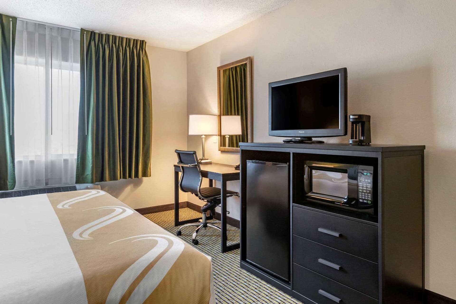Quality Inn & Suites gallery photo in Bay City, MI — image 23