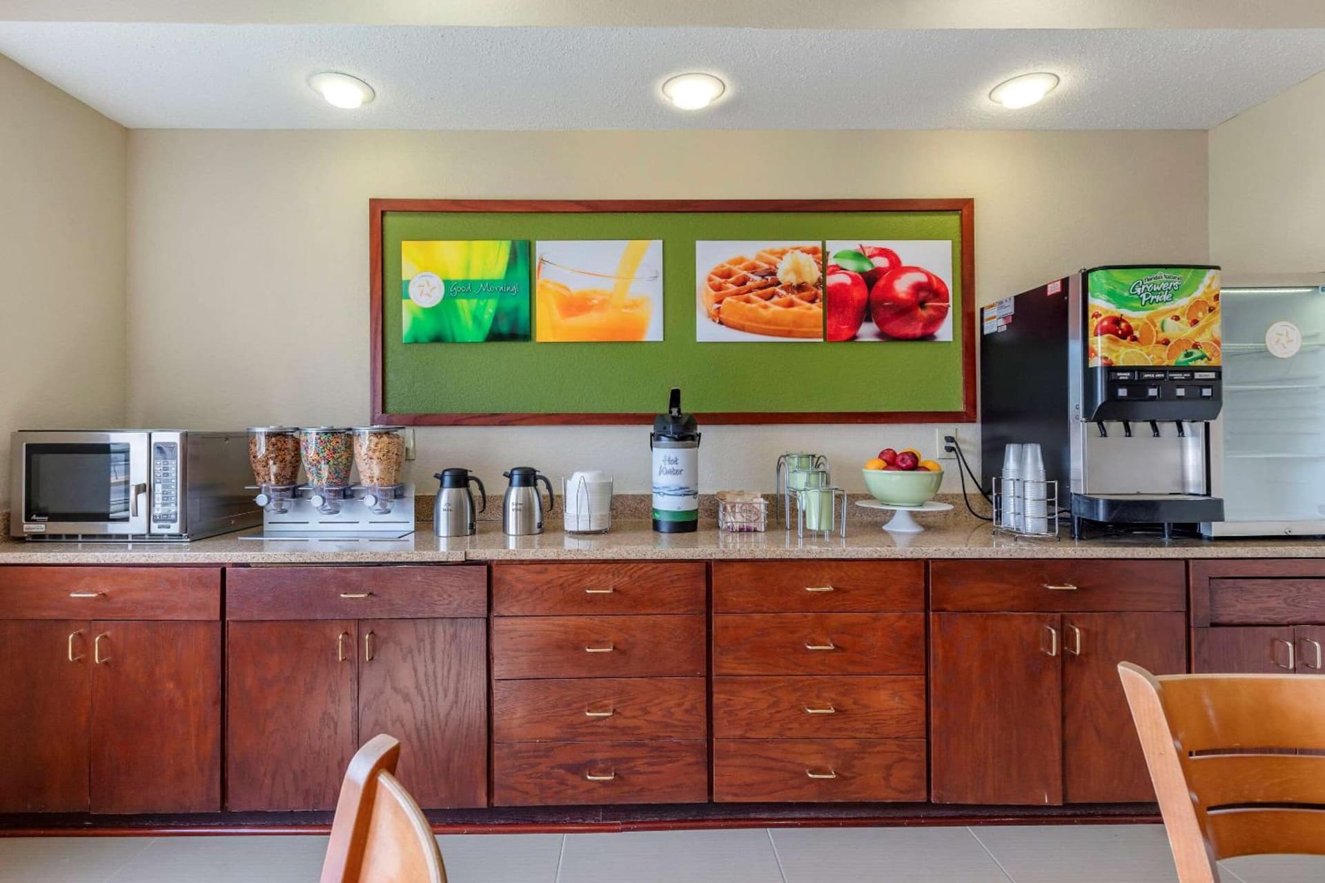 Quality Inn & Suites gallery photo in Bay City, MI — image 33