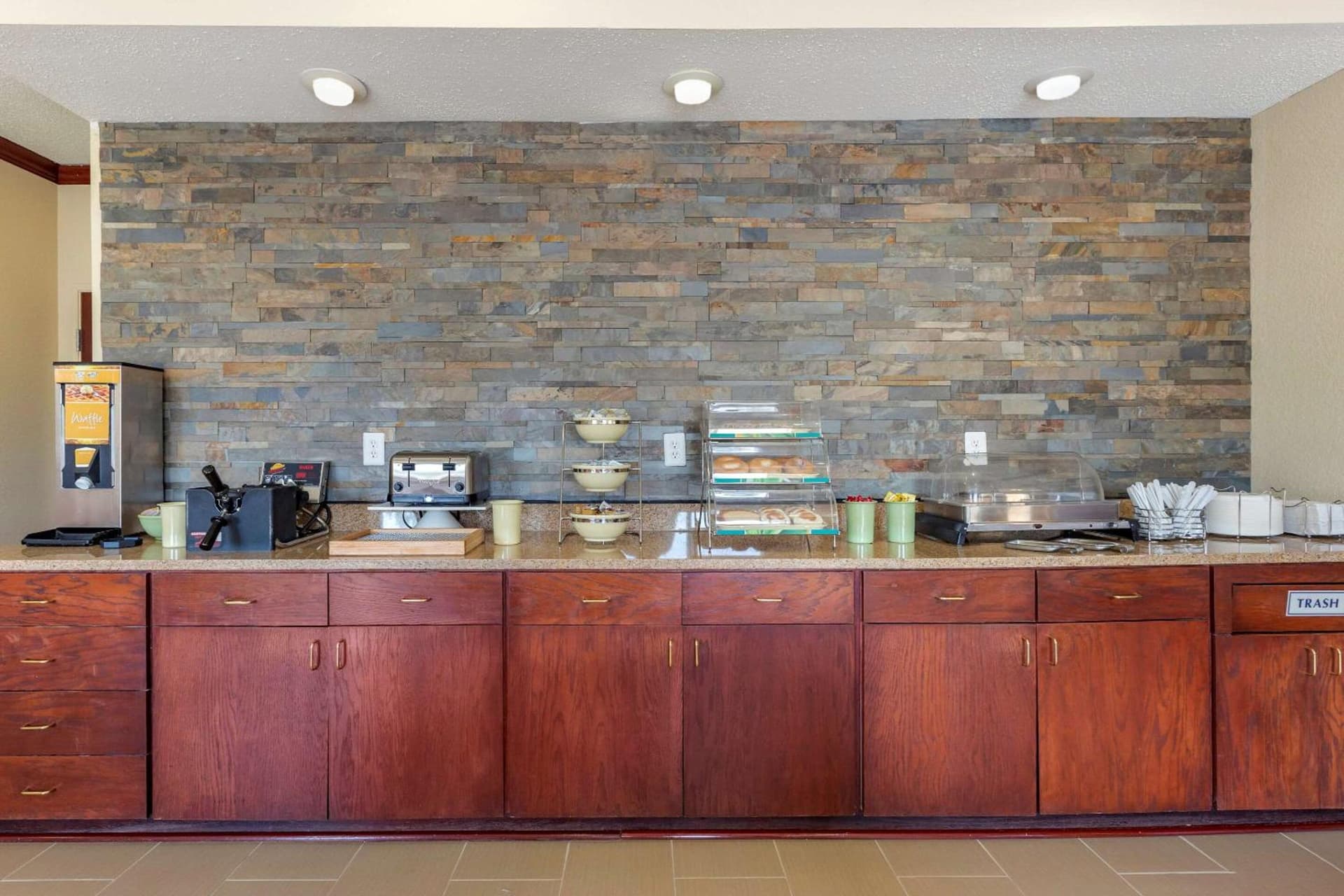 Quality Inn & Suites gallery photo in Bay City, MI — image 35