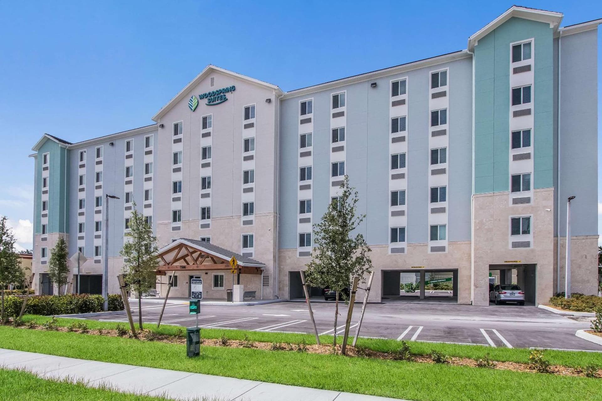 WoodSpring Suites Doral Miami Airport interior in Miami, FL — gallery photo 2