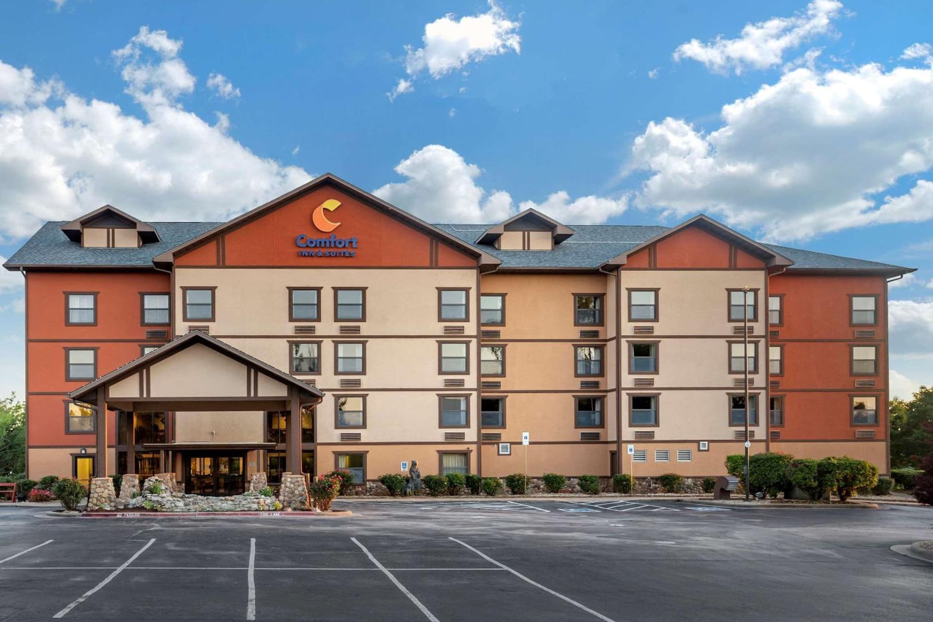 Comfort Inn & Suites Branson Meadows interior in Branson, MO — gallery photo 2