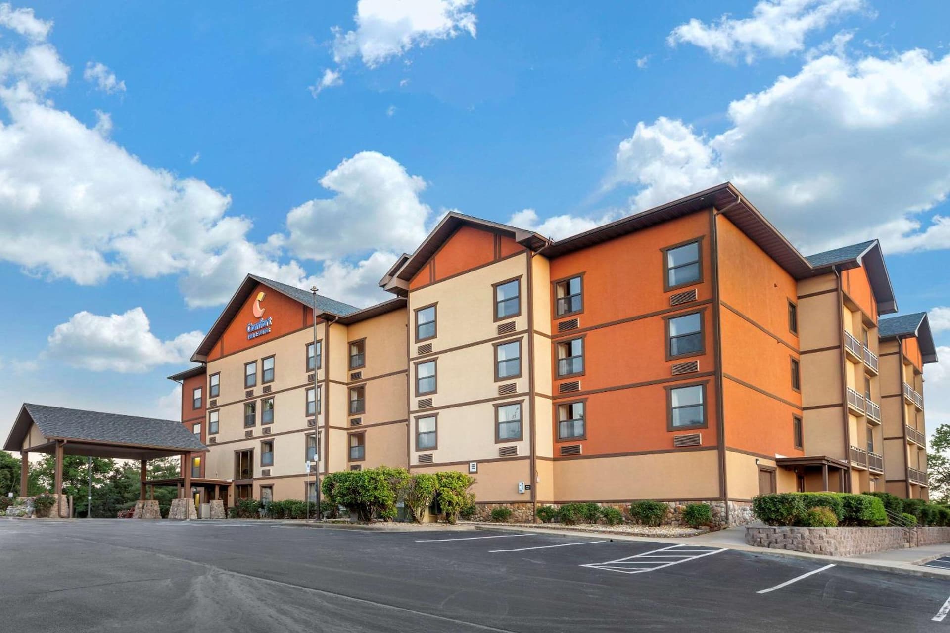 Comfort Inn & Suites Branson Meadows property views in Branson, MO — gallery photo 3