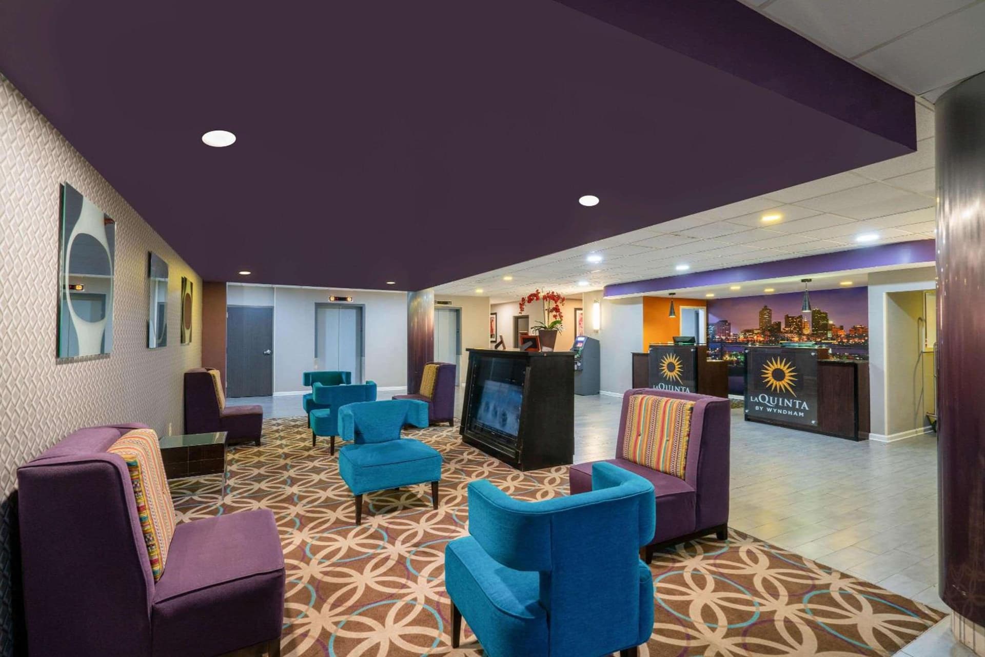 La Quinta by Wyndham Memphis Airport Graceland interior in Memphis, TN — gallery photo 2