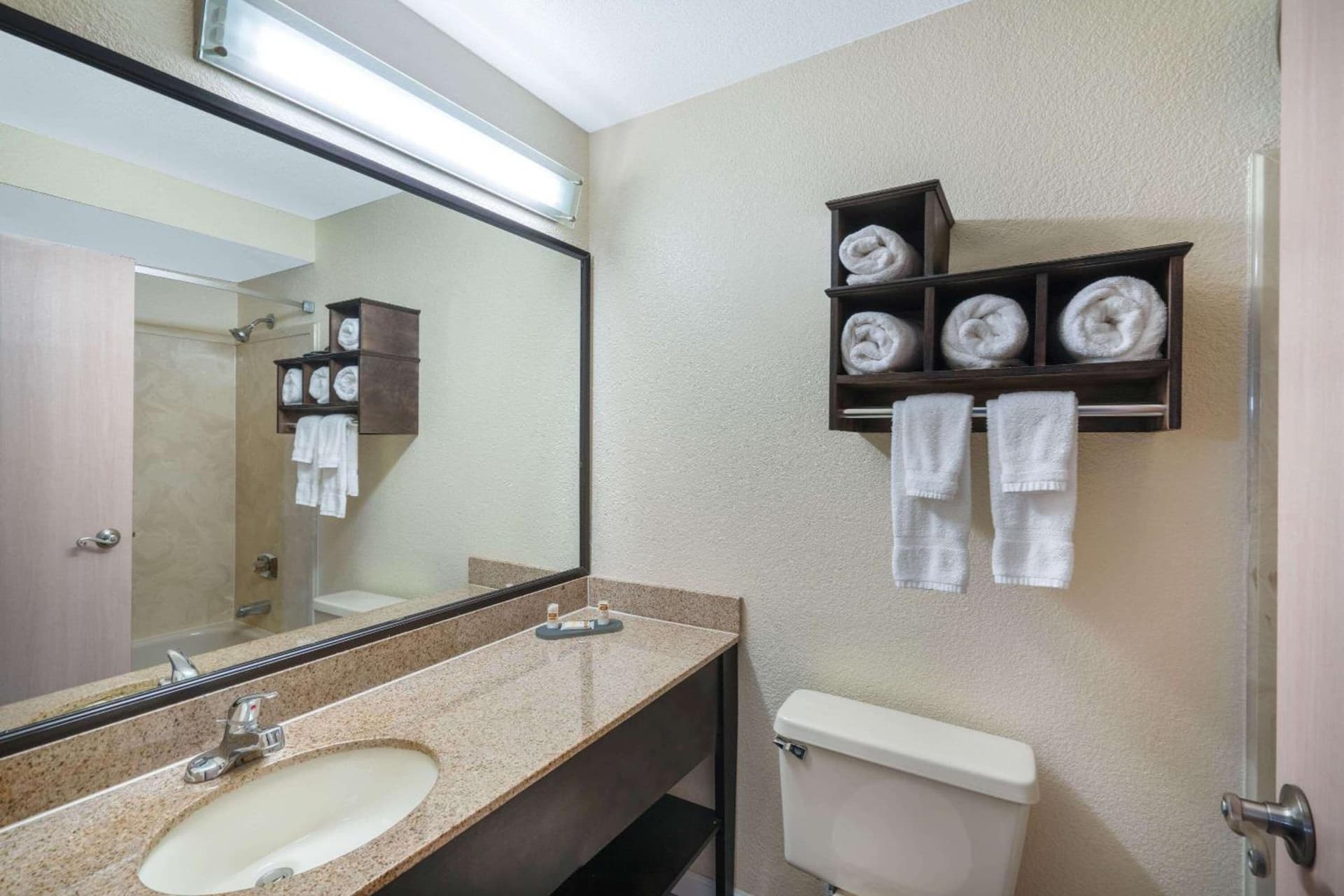 La Quinta by Wyndham Memphis Airport Graceland gallery photo in Memphis, TN — image 21