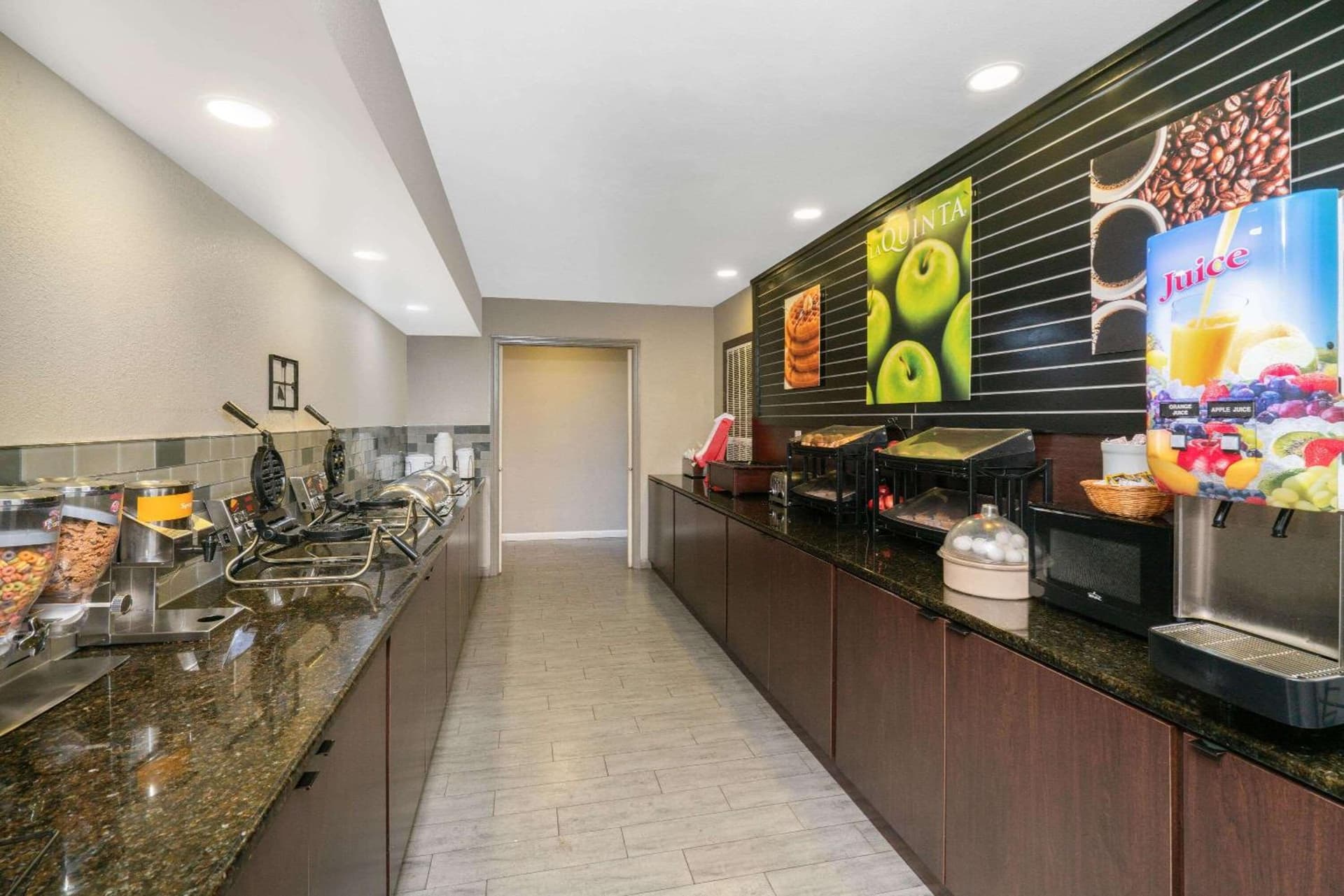 La Quinta by Wyndham Memphis Airport Graceland property views in Memphis, TN — gallery photo 3