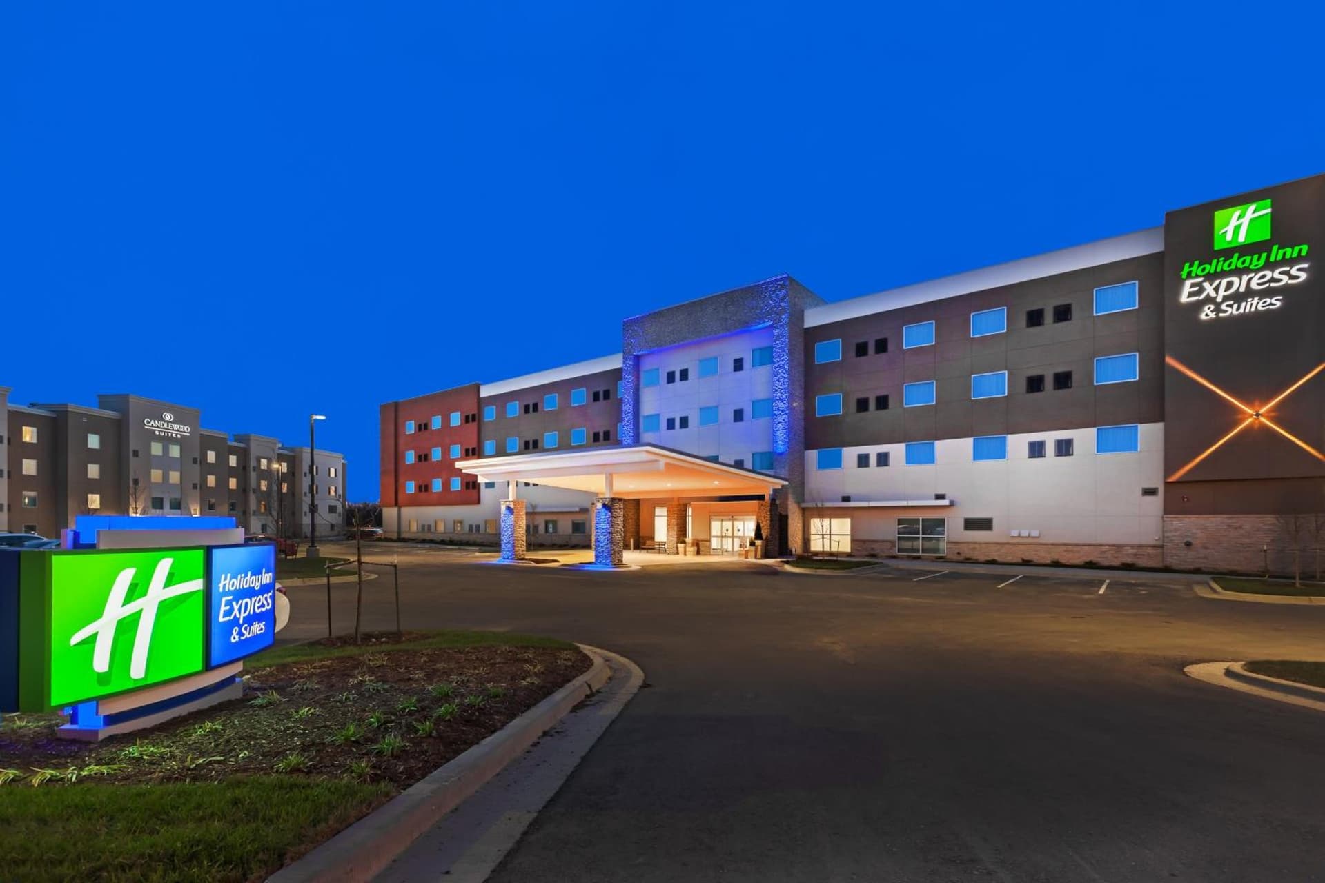 Holiday Inn Express & Suites - Lenexa - Overland Park Area by IHG featured exterior or lobby in Lenexa, KS — similar hotel