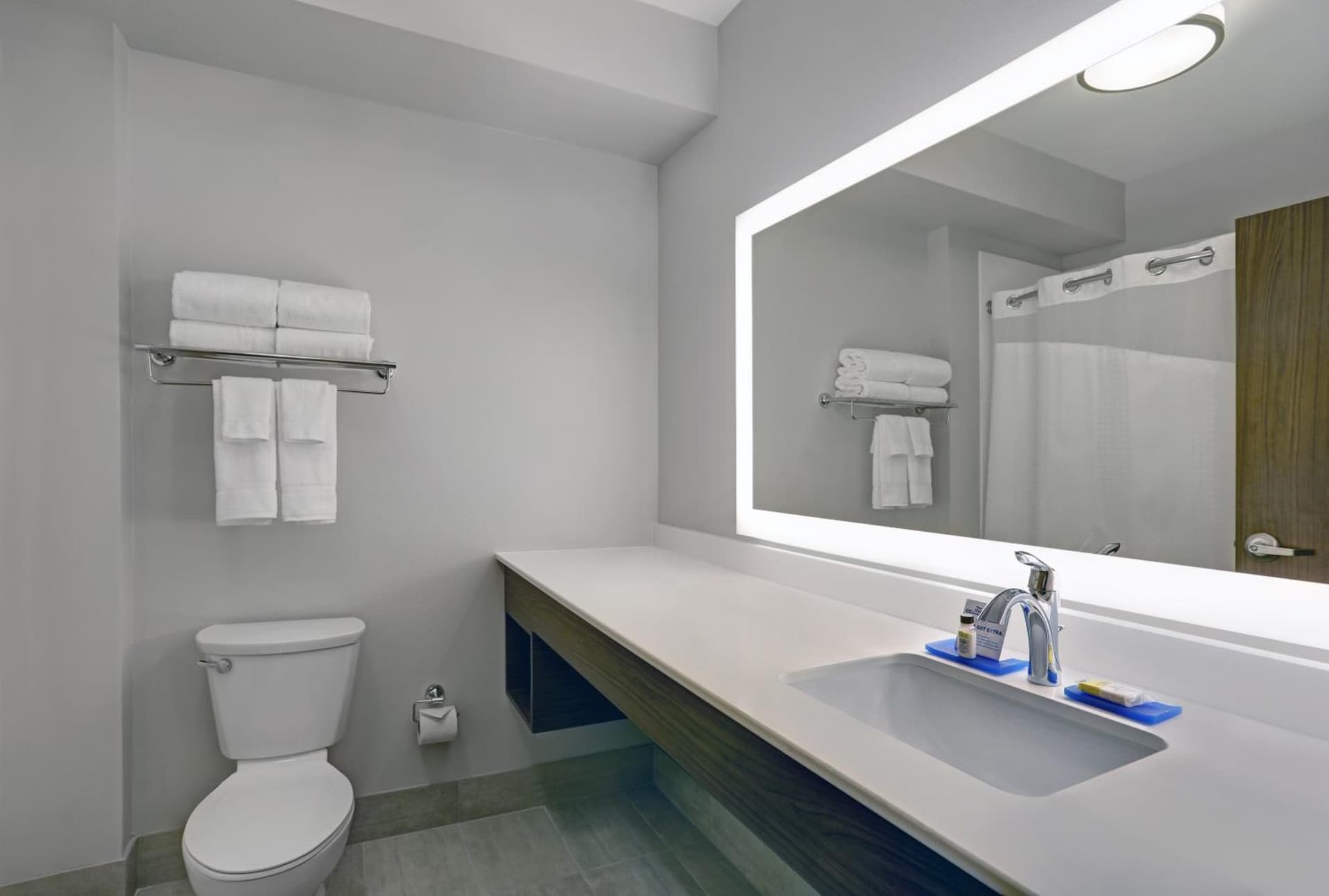 Holiday Inn Express & Suites - Lenexa - Overland Park Area by IHG gallery photo in Lenexa, KS — image 26