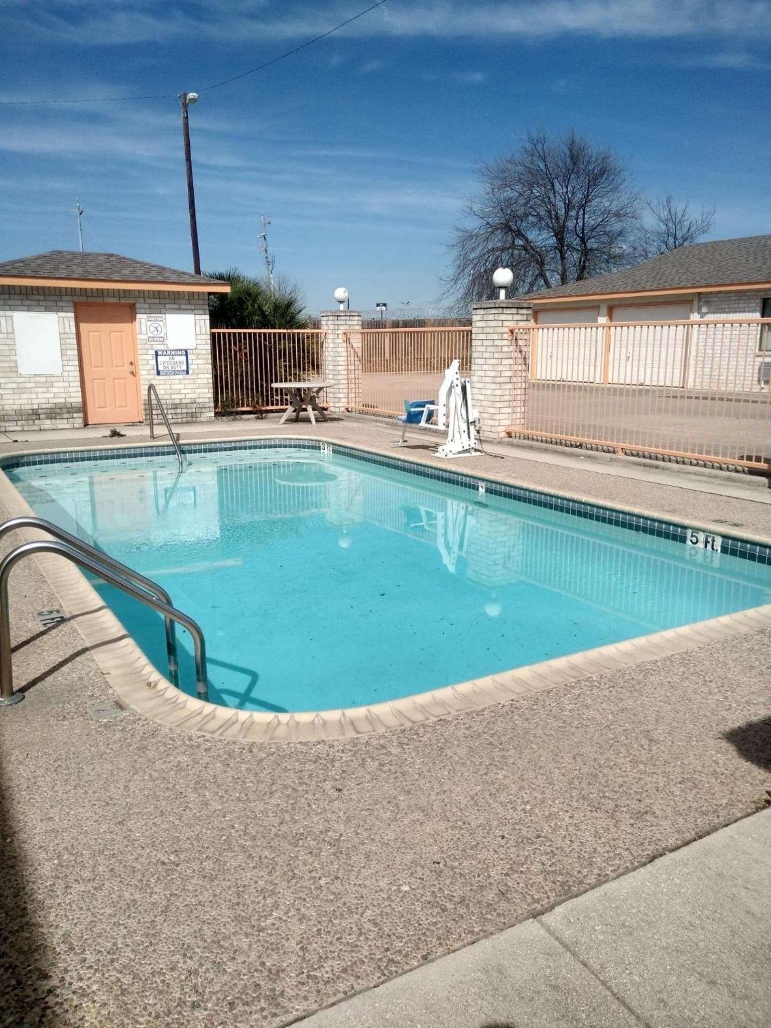 Budget Inn San Antonio Downtown I-10 East property views in San Antonio, TX — gallery photo 3
