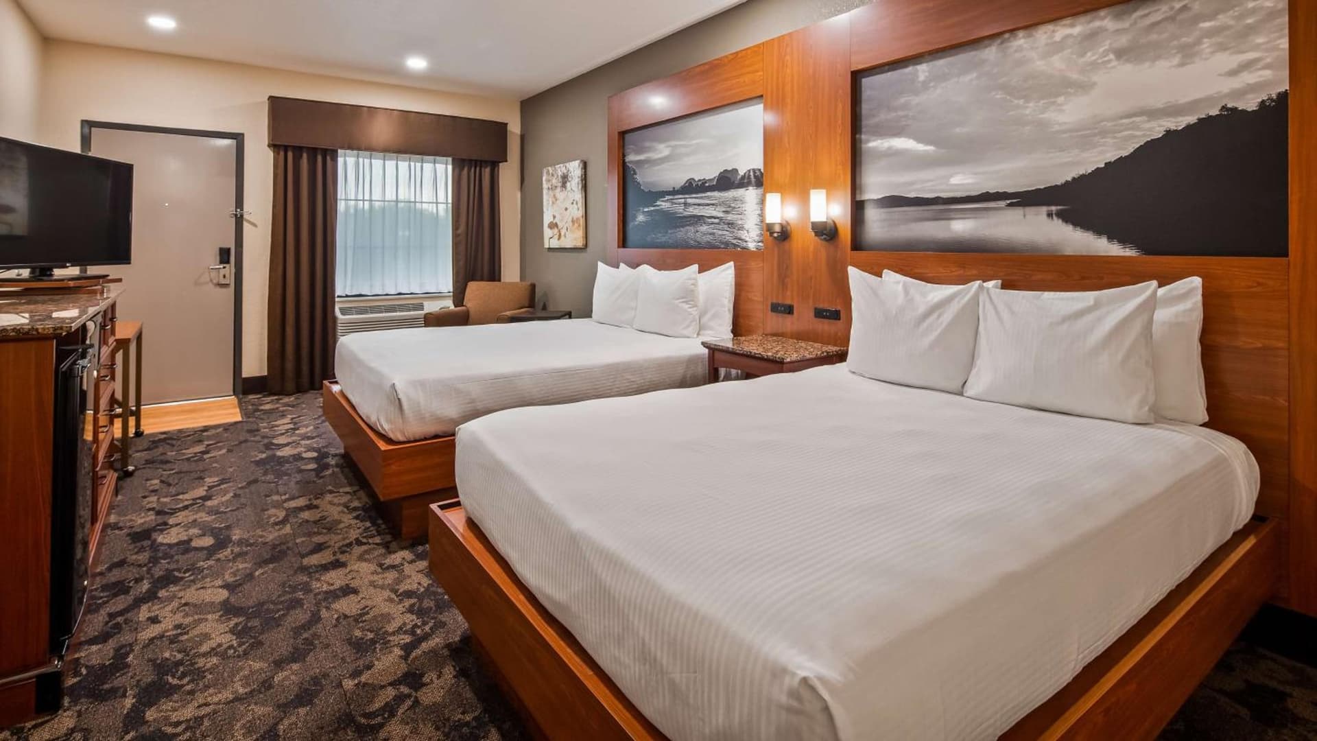 Best Western Plus Oklahoma City Yukon interior in Yukon, OK — gallery photo 2