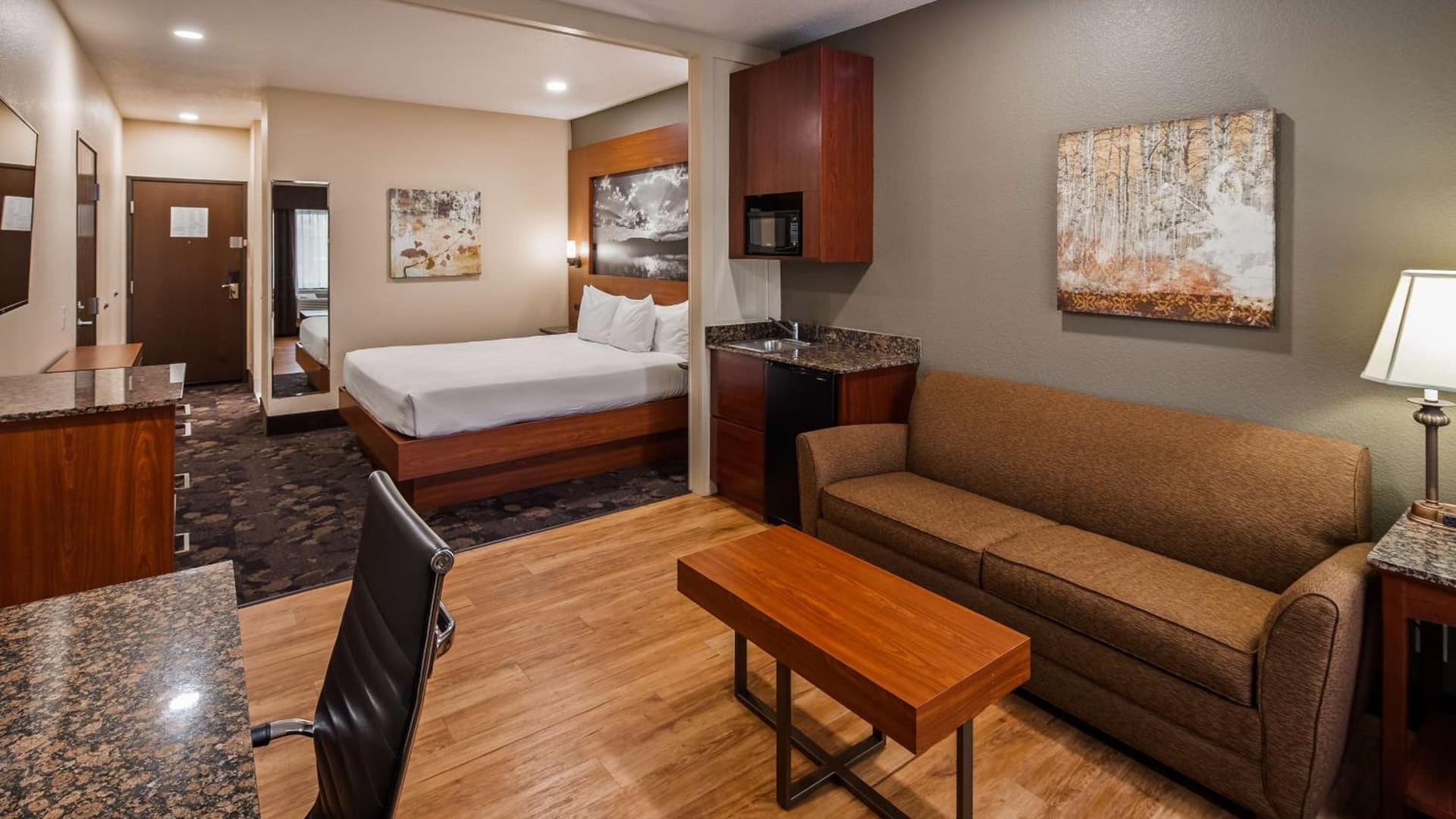Best Western Plus Oklahoma City Yukon property views in Yukon, OK — gallery photo 3