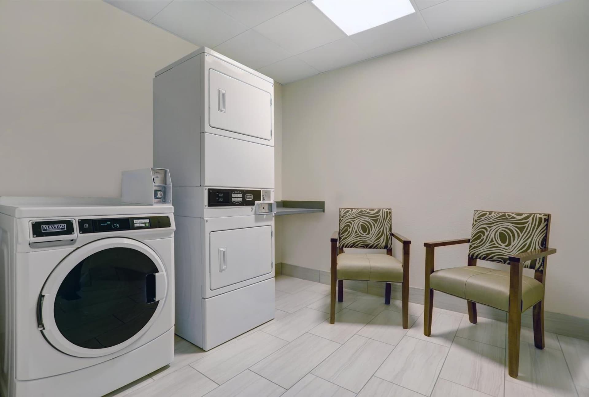 Holiday Inn Express & Suites - Lenexa - Overland Park Area by IHG gallery photo in Lenexa, KS — image 23