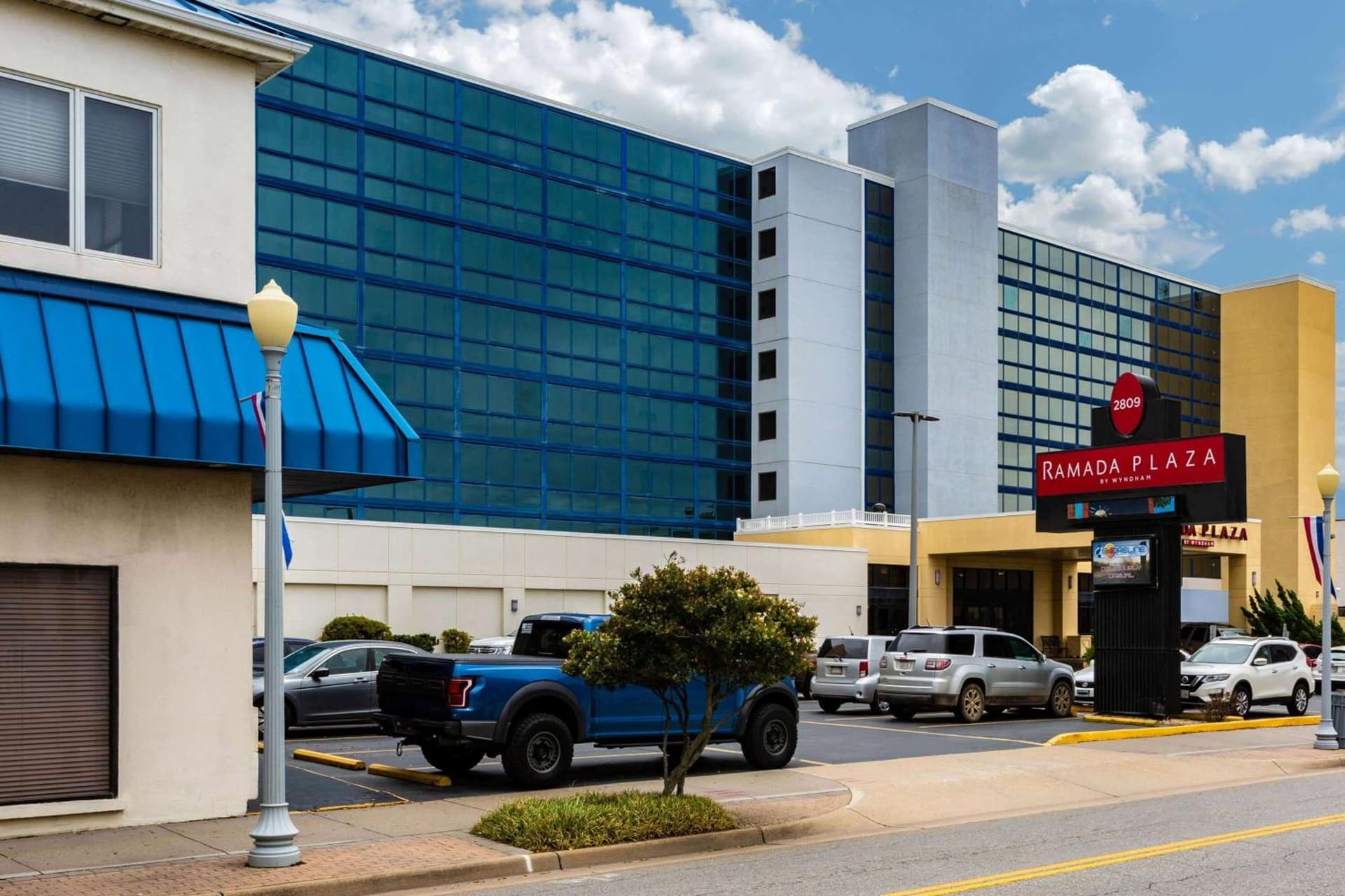 Ramada Plaza by Wyndham Virginia Beach Oceanfront gallery photo in Virginia Beach, VA — image 16