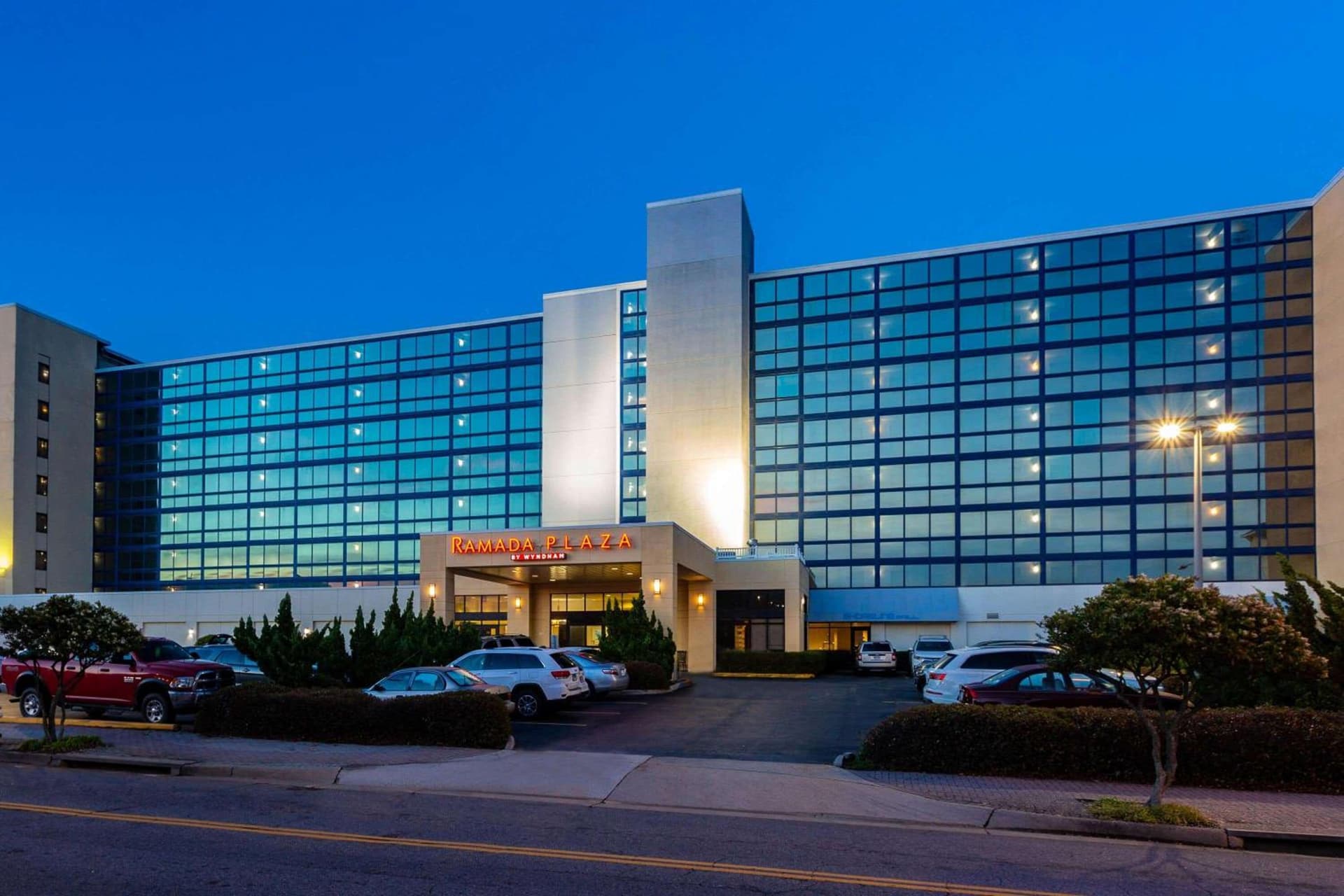 Ramada Plaza by Wyndham Virginia Beach Oceanfront gallery photo in Virginia Beach, VA — image 51