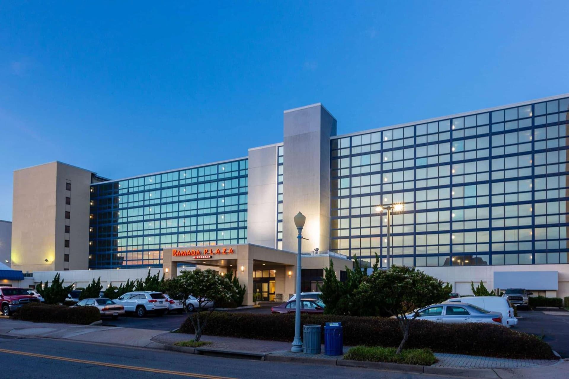 Ramada Plaza by Wyndham Virginia Beach Oceanfront gallery photo in Virginia Beach, VA — image 33