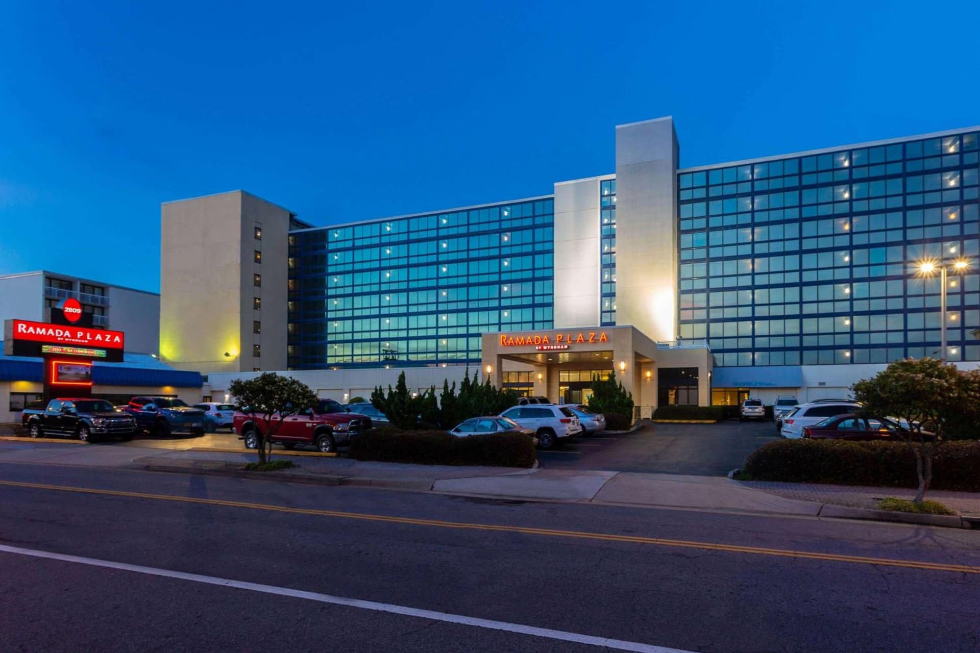 Ramada Plaza by Wyndham Virginia Beach Oceanfront gallery photo in Virginia Beach, VA — image 30
