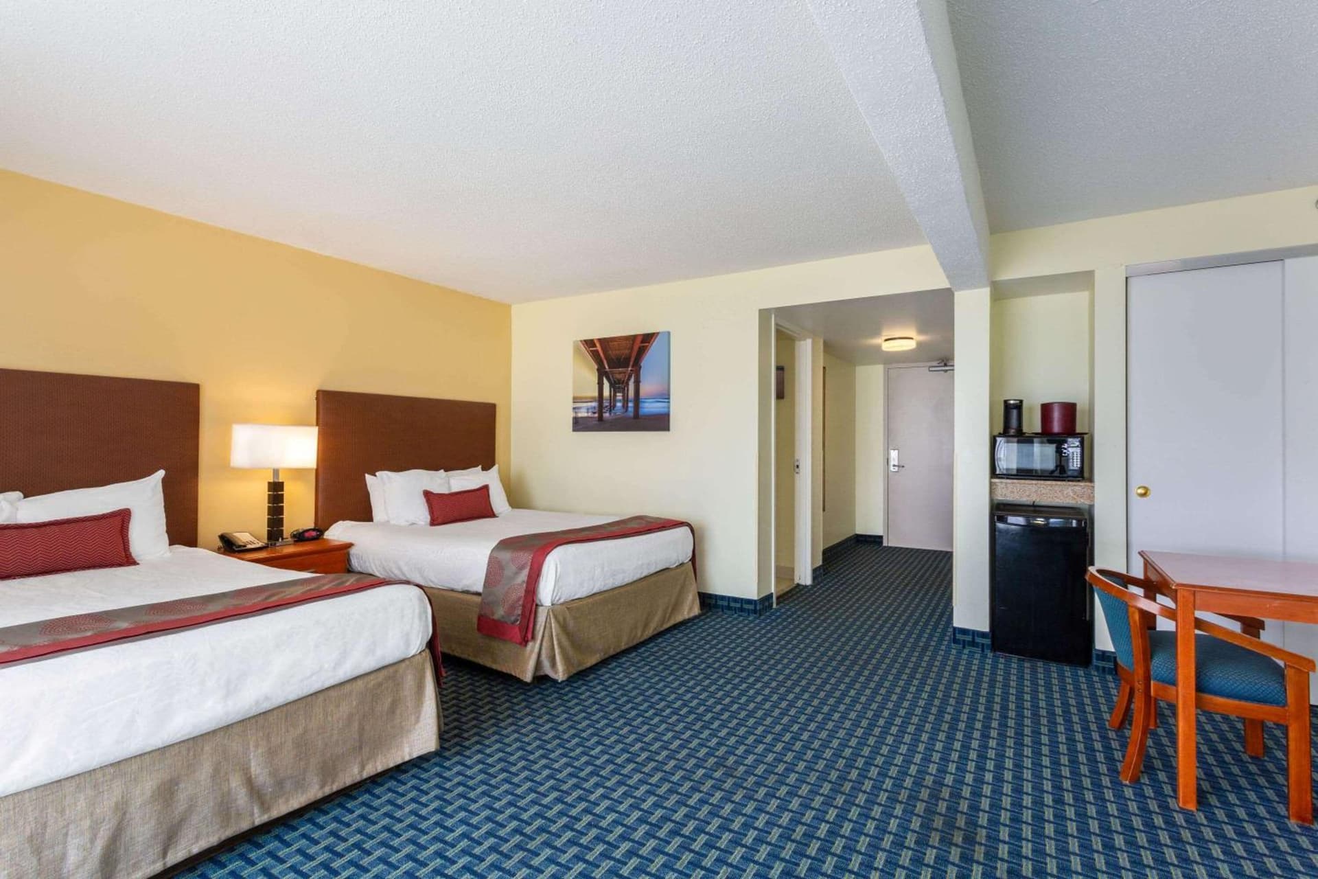 Ramada Plaza by Wyndham Virginia Beach Oceanfront gallery photo in Virginia Beach, VA — image 54
