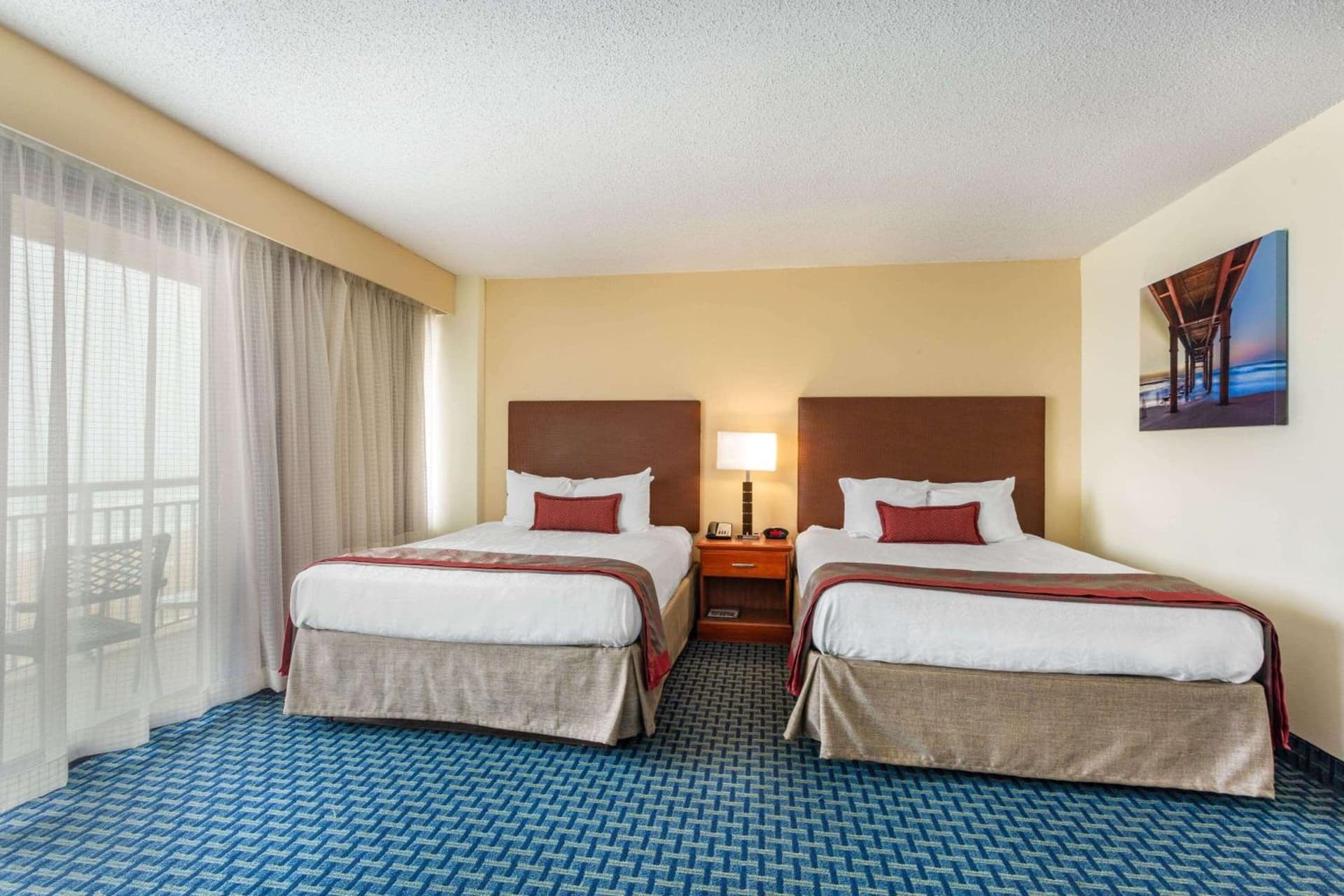 Ramada Plaza by Wyndham Virginia Beach Oceanfront gallery photo in Virginia Beach, VA — image 15