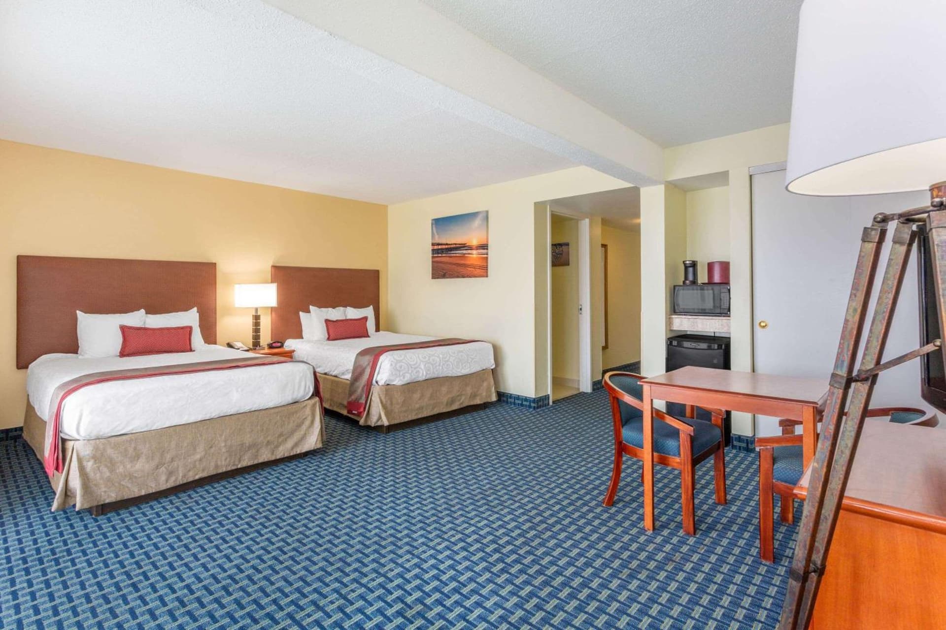 Ramada Plaza by Wyndham Virginia Beach Oceanfront gallery photo in Virginia Beach, VA — image 14
