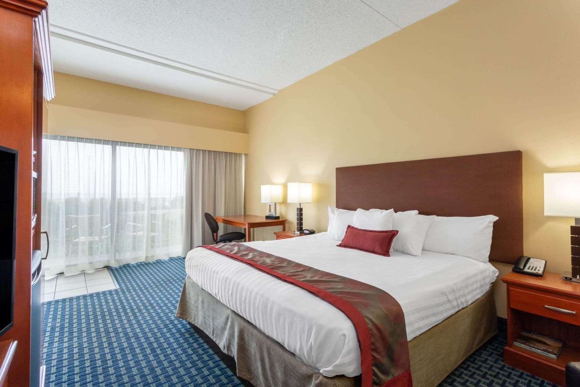 Ramada Plaza by Wyndham Virginia Beach Oceanfront property views in Virginia Beach, VA — gallery photo 3