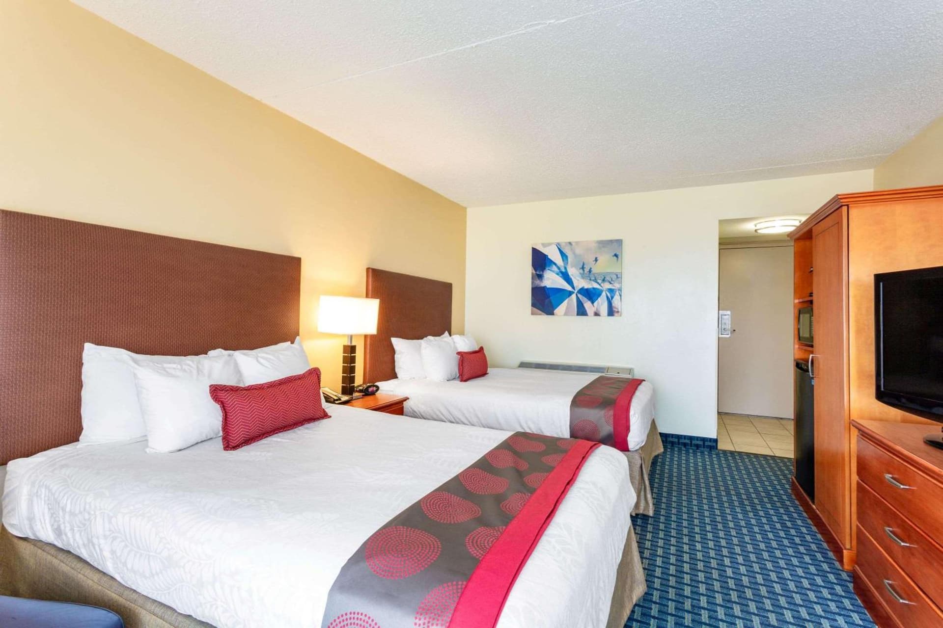 Ramada Plaza by Wyndham Virginia Beach Oceanfront gallery photo in Virginia Beach, VA — image 13