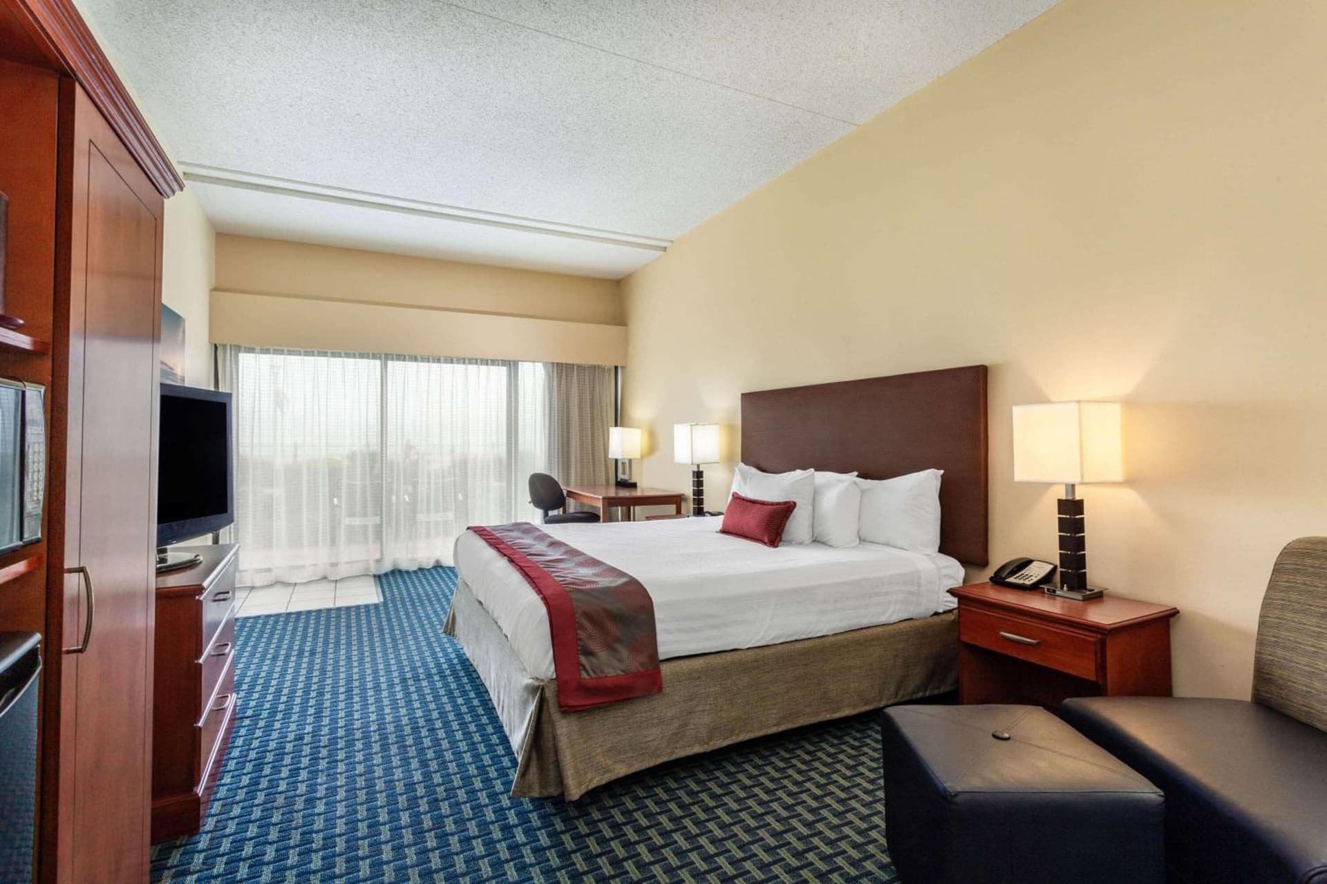 Ramada Plaza by Wyndham Virginia Beach Oceanfront gallery photo in Virginia Beach, VA — image 50