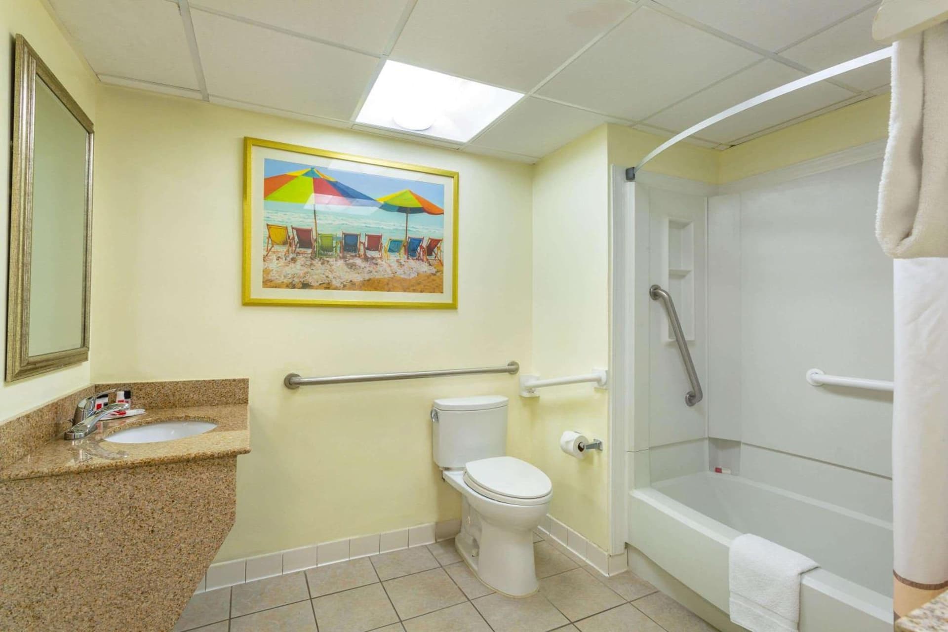Ramada Plaza by Wyndham Virginia Beach Oceanfront gallery photo in Virginia Beach, VA — image 5