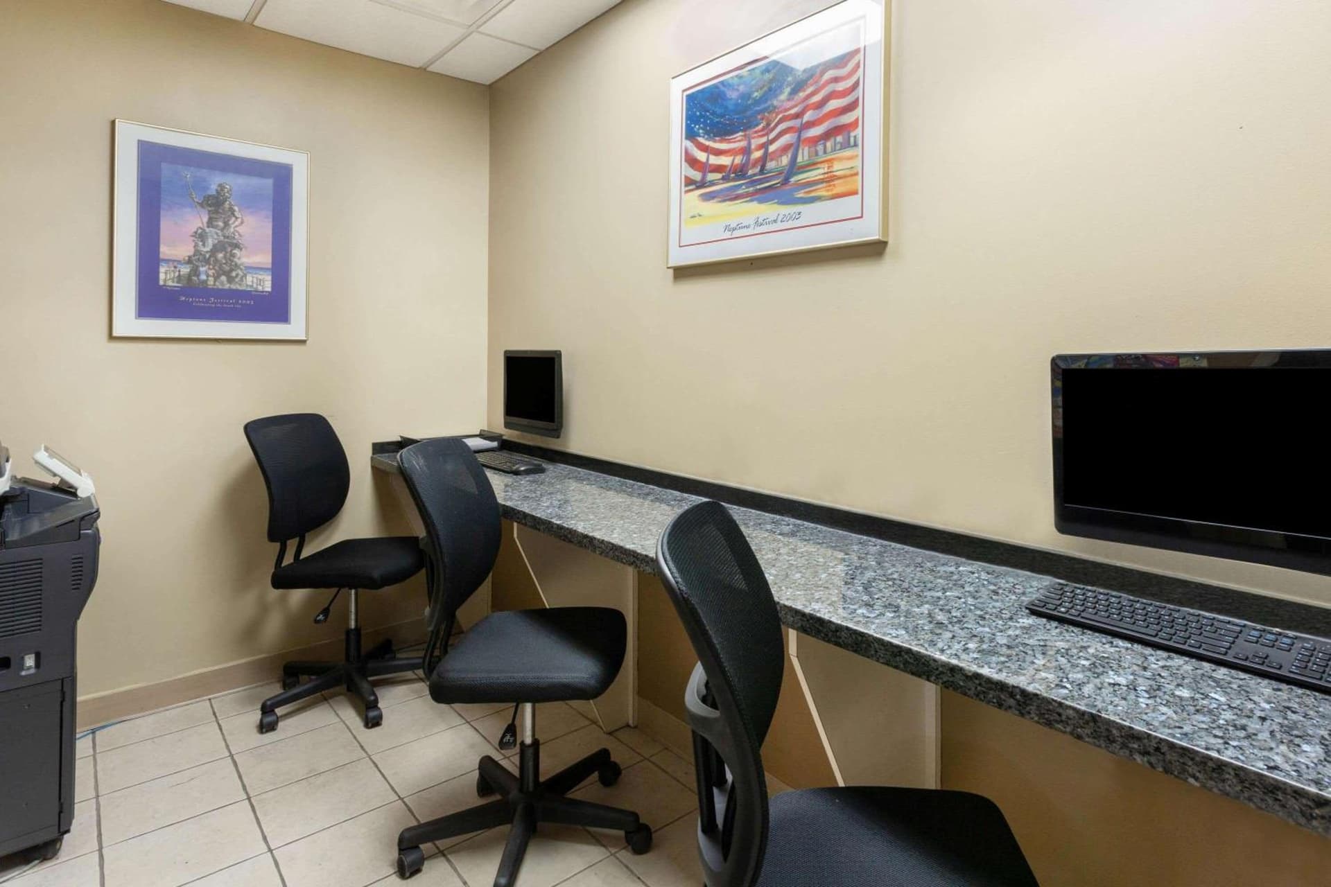 Ramada Plaza by Wyndham Virginia Beach Oceanfront gallery photo in Virginia Beach, VA — image 42