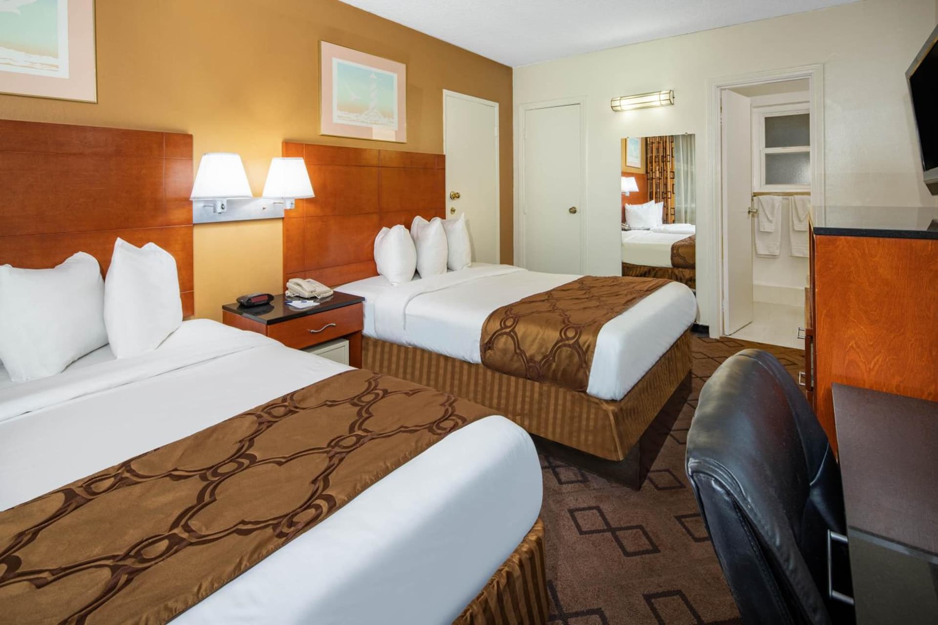 Travelodge by Wyndham Burbank-Glendale gallery photo in Burbank, CA — image 12