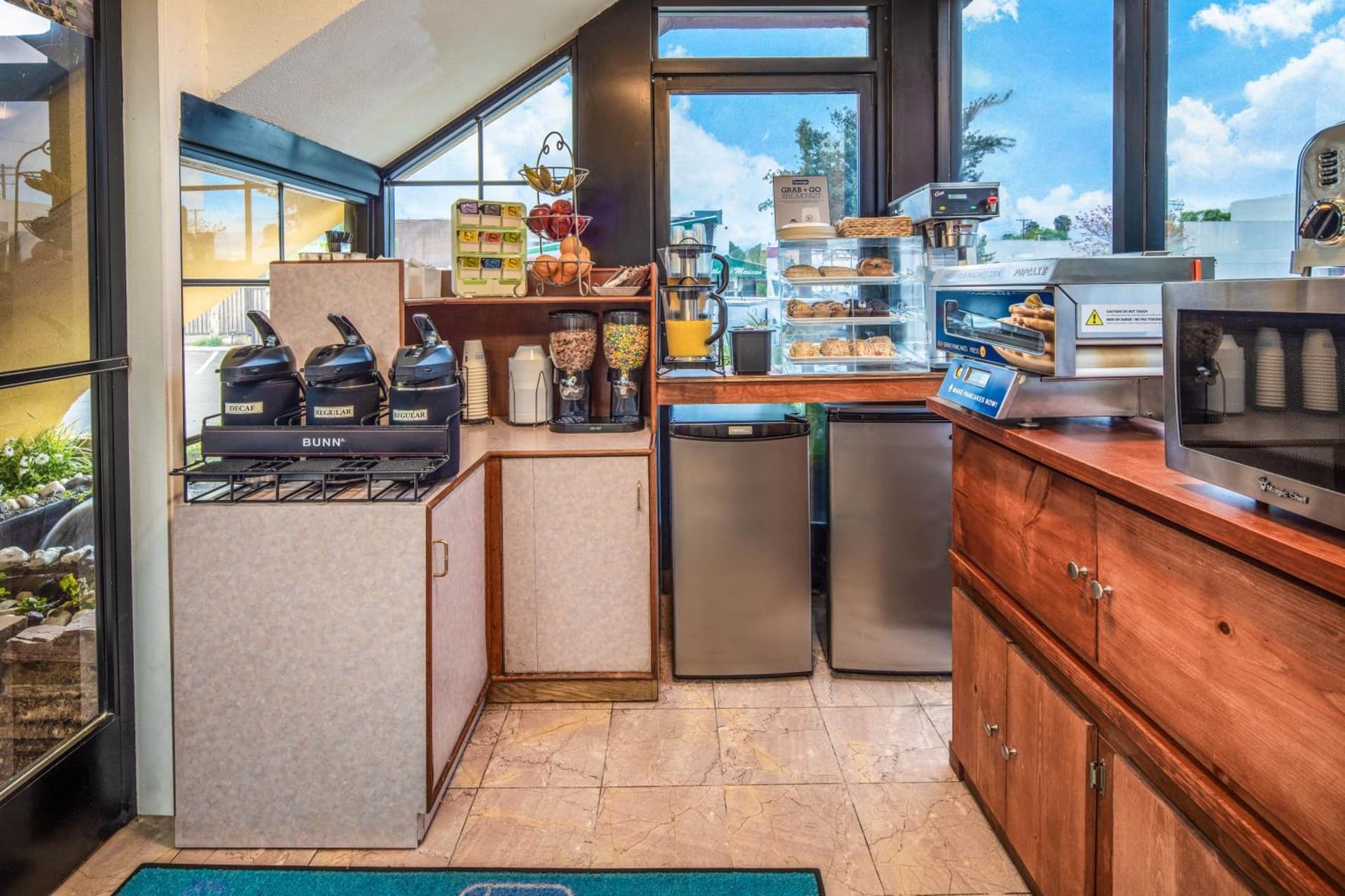Travelodge by Wyndham Burbank-Glendale gallery photo in Burbank, CA — image 18