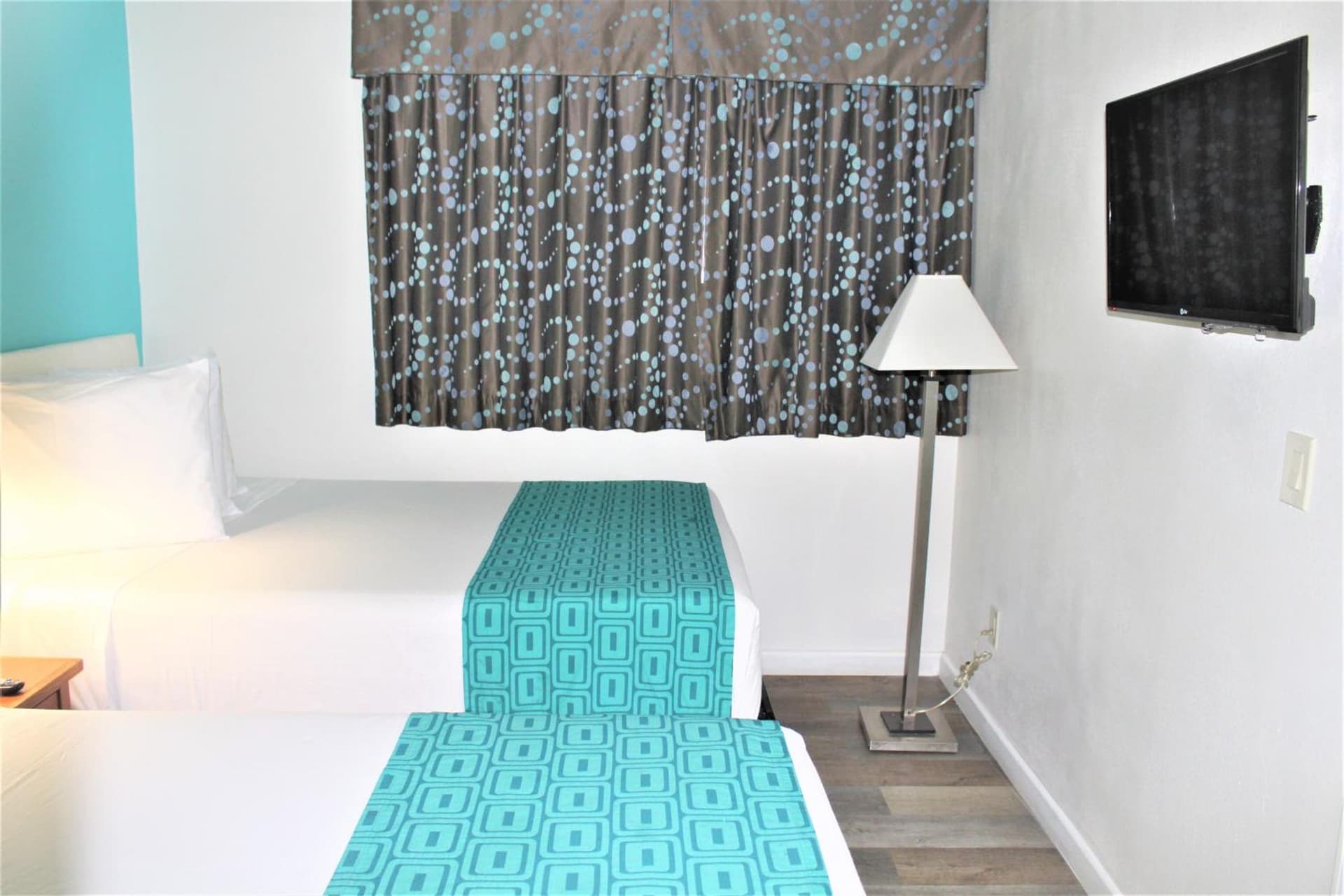 Howard Johnson Suites by Wyndham San Diego Chula Vista BayFront property views in Chula Vista, CA — gallery photo 3