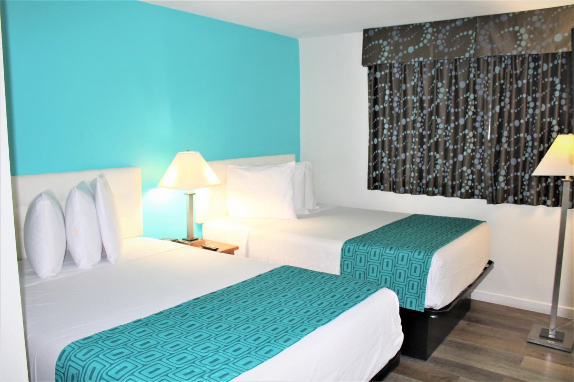 Howard Johnson Suites by Wyndham San Diego Chula Vista BayFront gallery photo in Chula Vista, CA — image 28