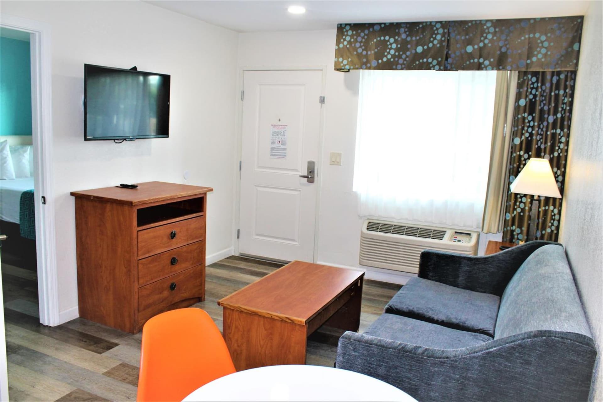 Howard Johnson Suites by Wyndham San Diego Chula Vista BayFront gallery photo in Chula Vista, CA — image 12