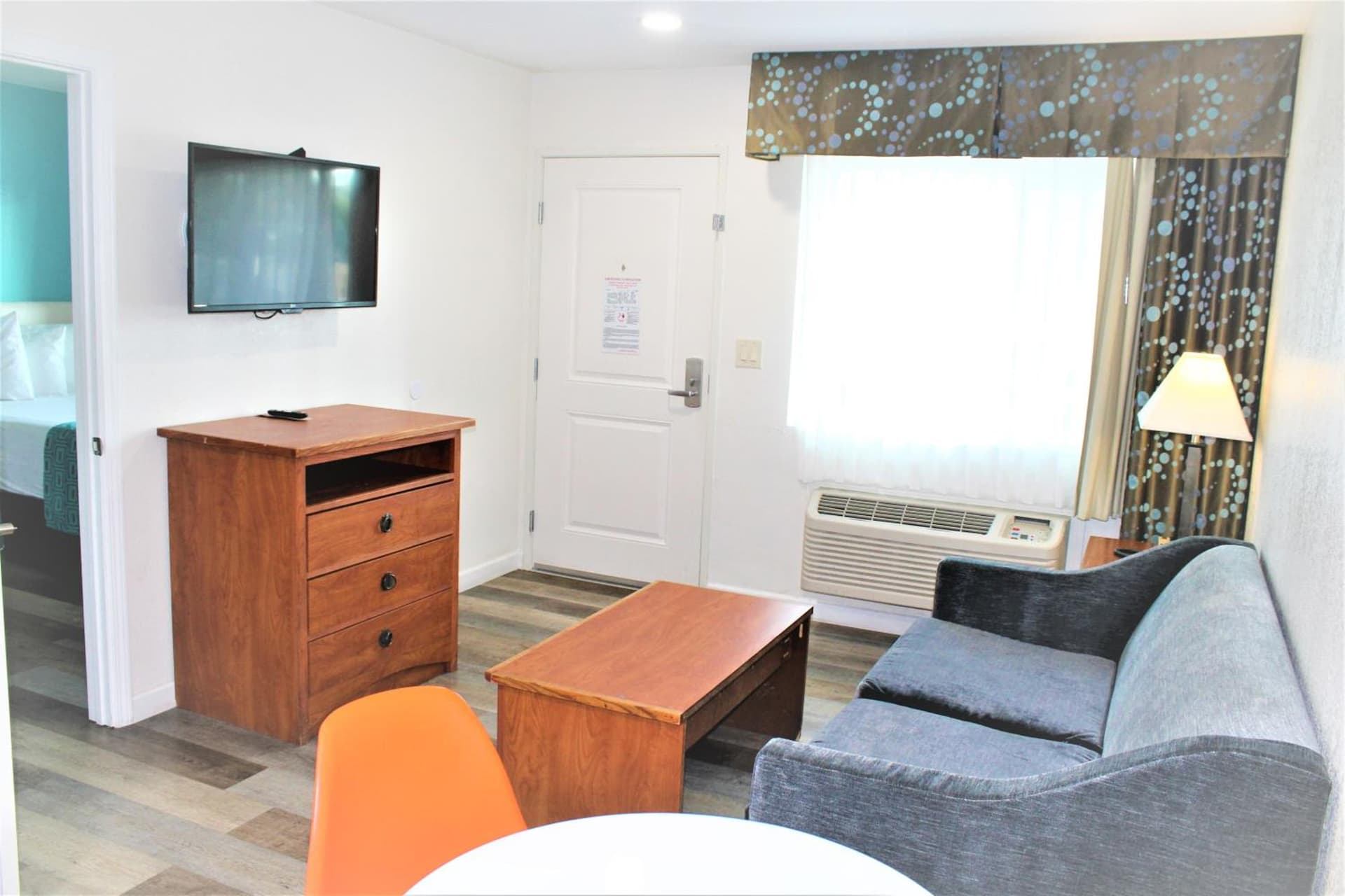 Howard Johnson Suites by Wyndham San Diego Chula Vista BayFront gallery photo in Chula Vista, CA — image 38