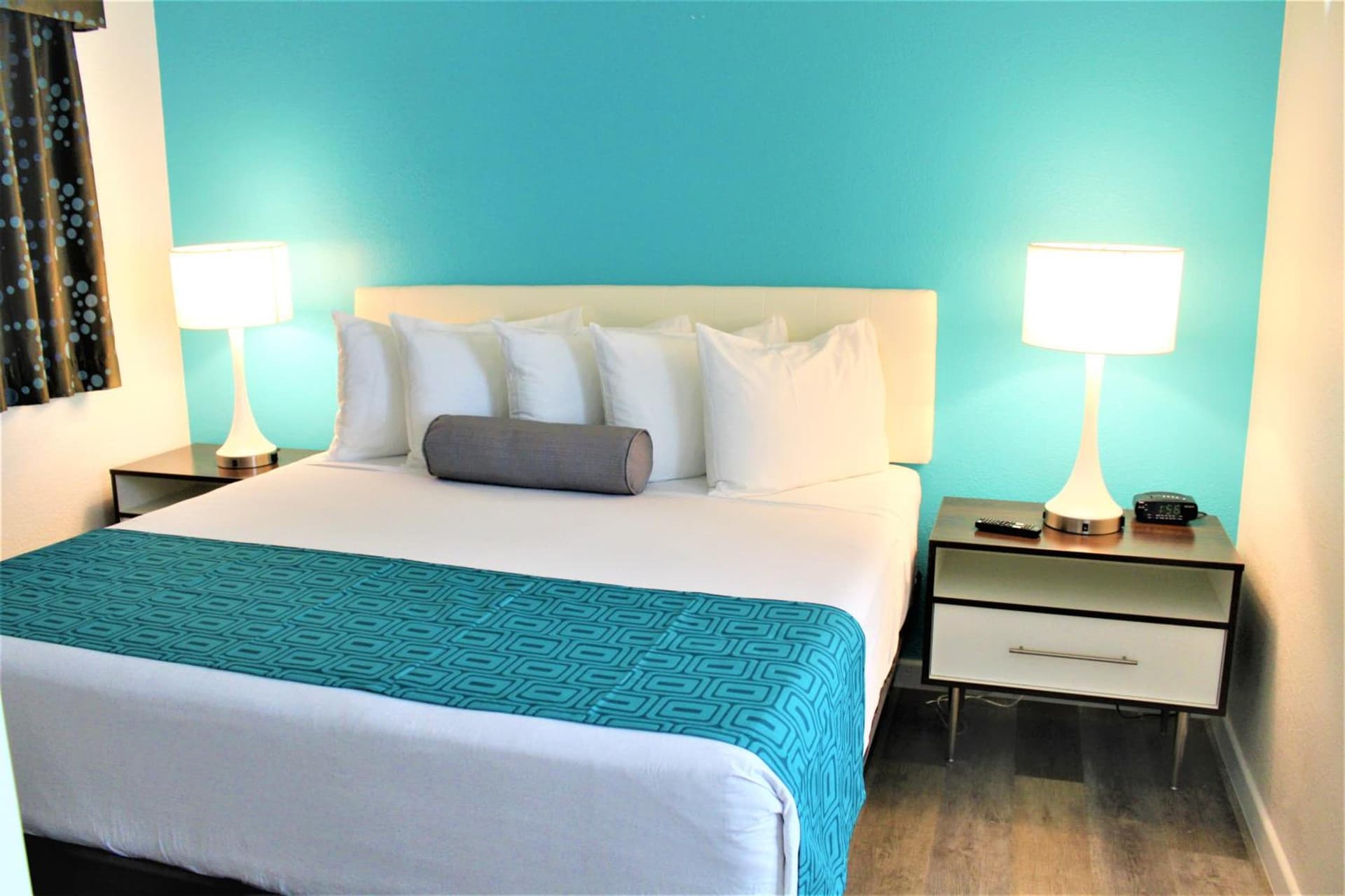 Howard Johnson Suites by Wyndham San Diego Chula Vista BayFront gallery photo in Chula Vista, CA — image 33