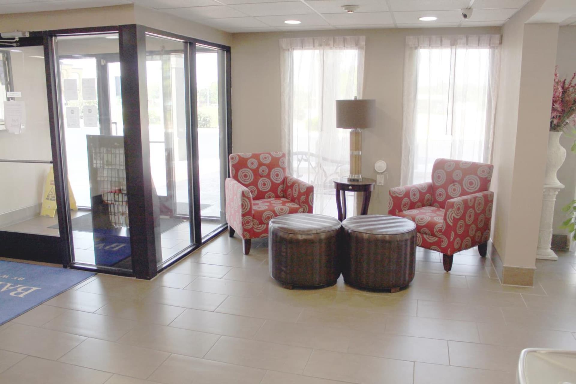 Baymont by Wyndham Franklin interior in Franklin, KY — gallery photo 2