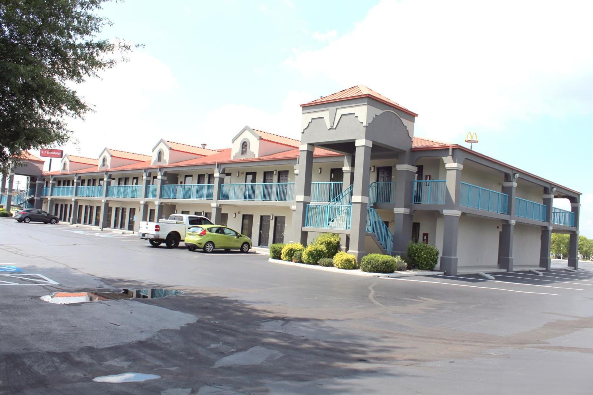 Baymont by Wyndham Franklin featured exterior or lobby in Franklin, KY — similar hotel