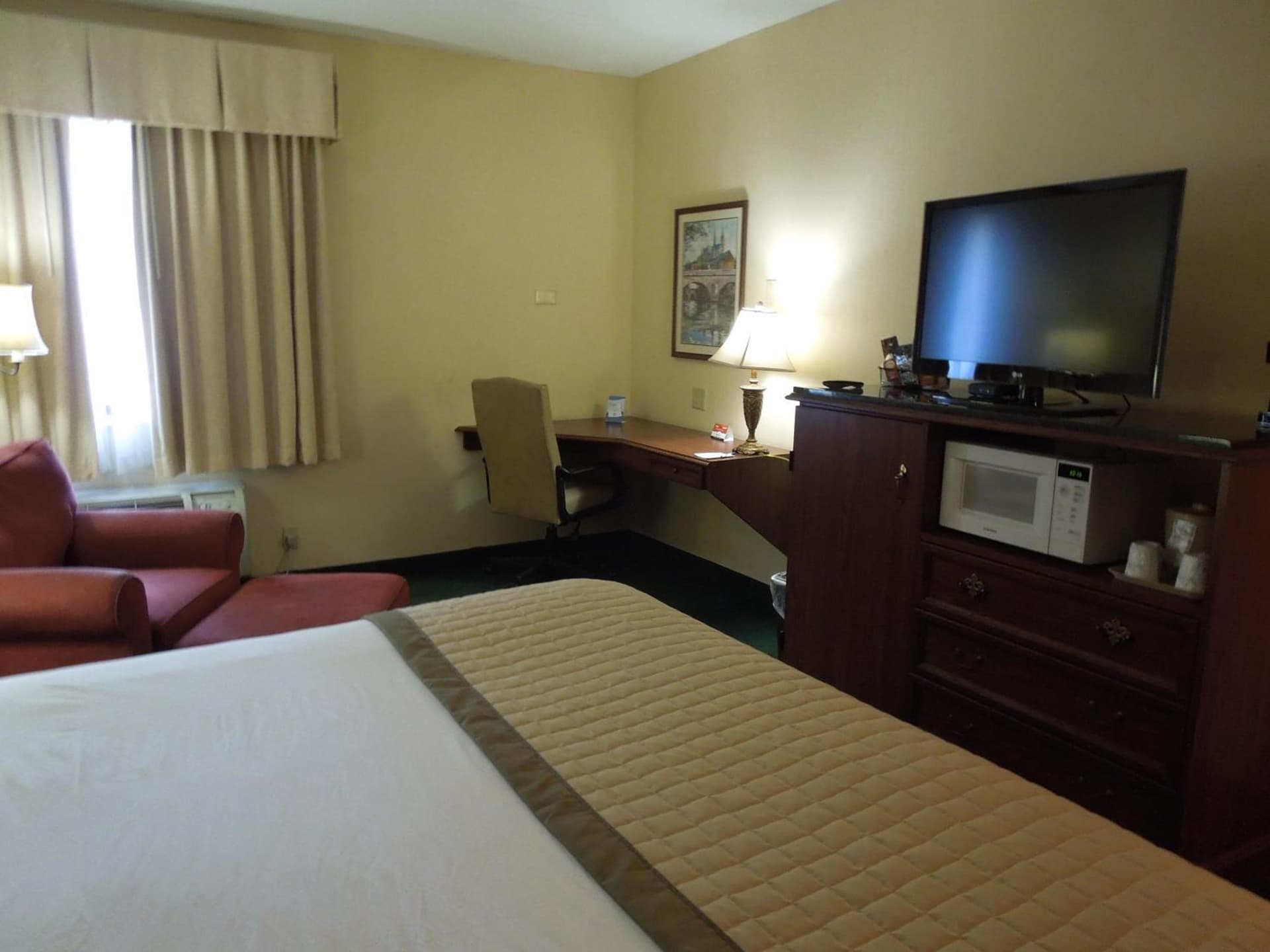 Baymont by Wyndham Louisville Airport South property views in Louisville, KY — gallery photo 3