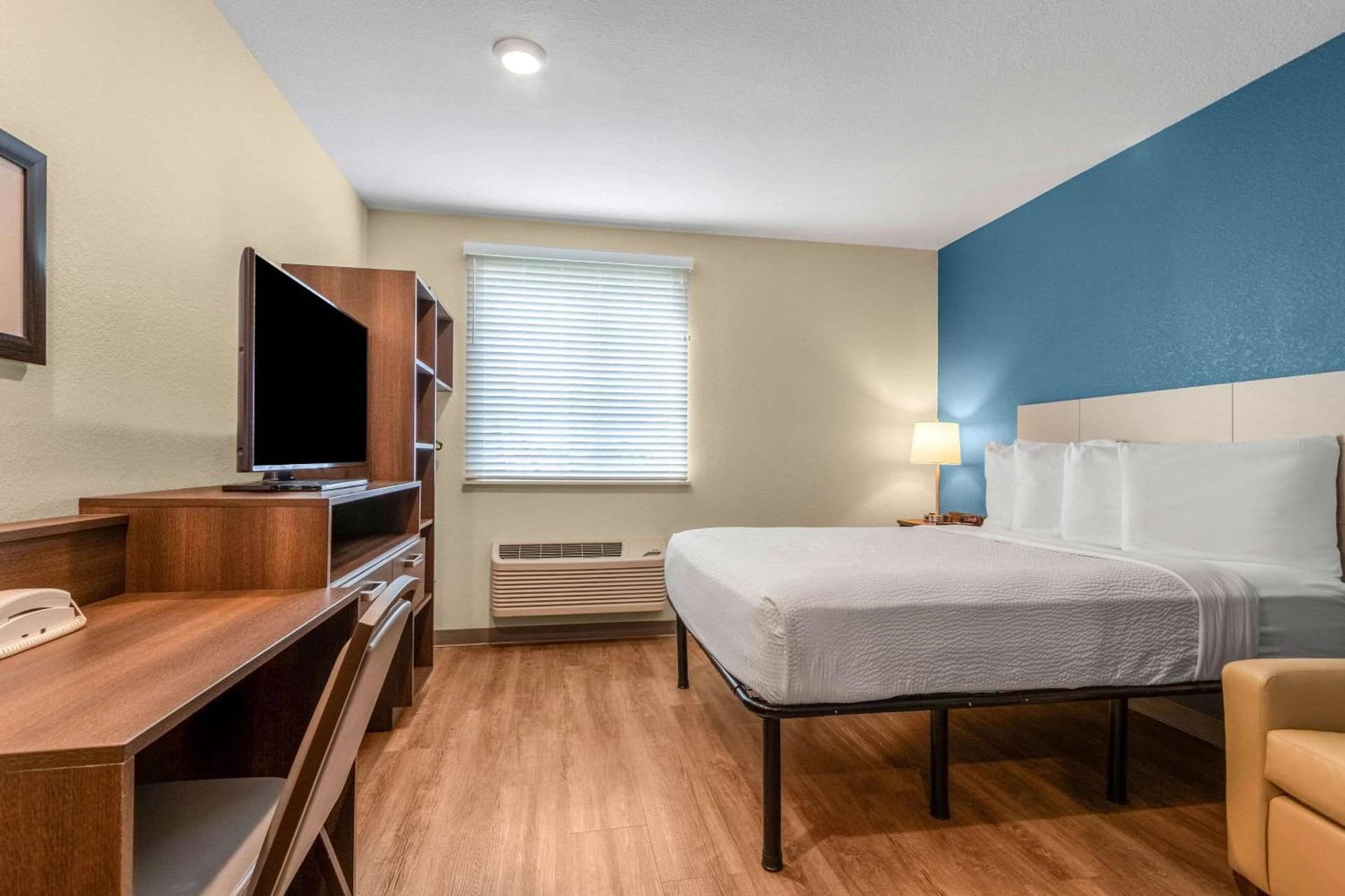 WoodSpring Suites Miramar gallery photo in Miramar, FL — image 9