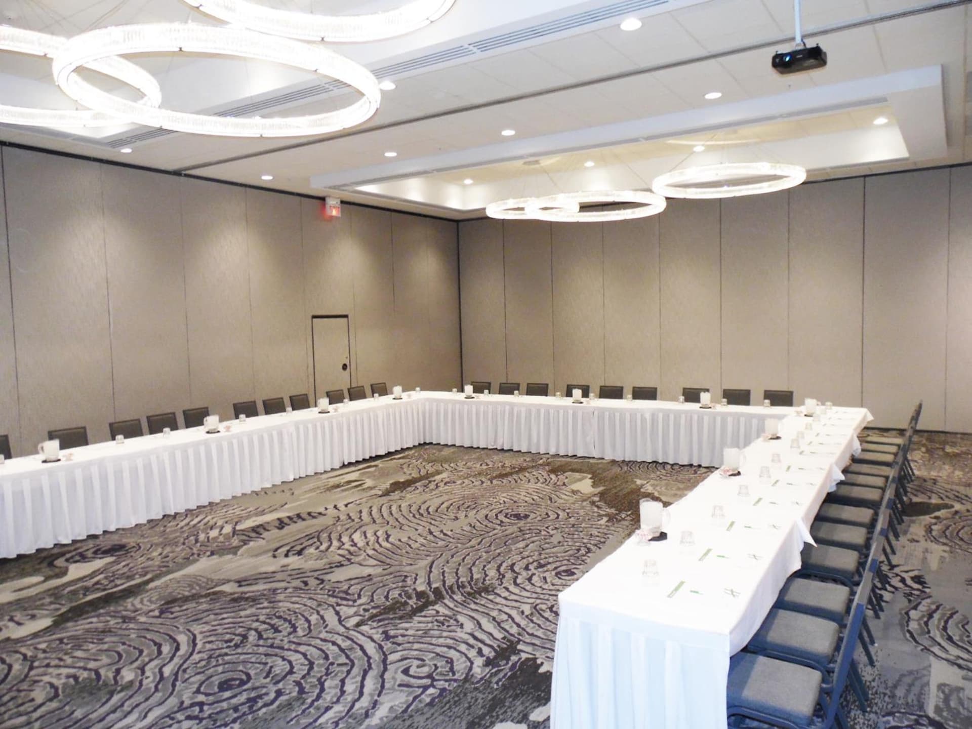 Holiday Inn Chicago Nw Crystal Lk Conv Ctr by IHG gallery photo in Crystal Lake, IL — image 59