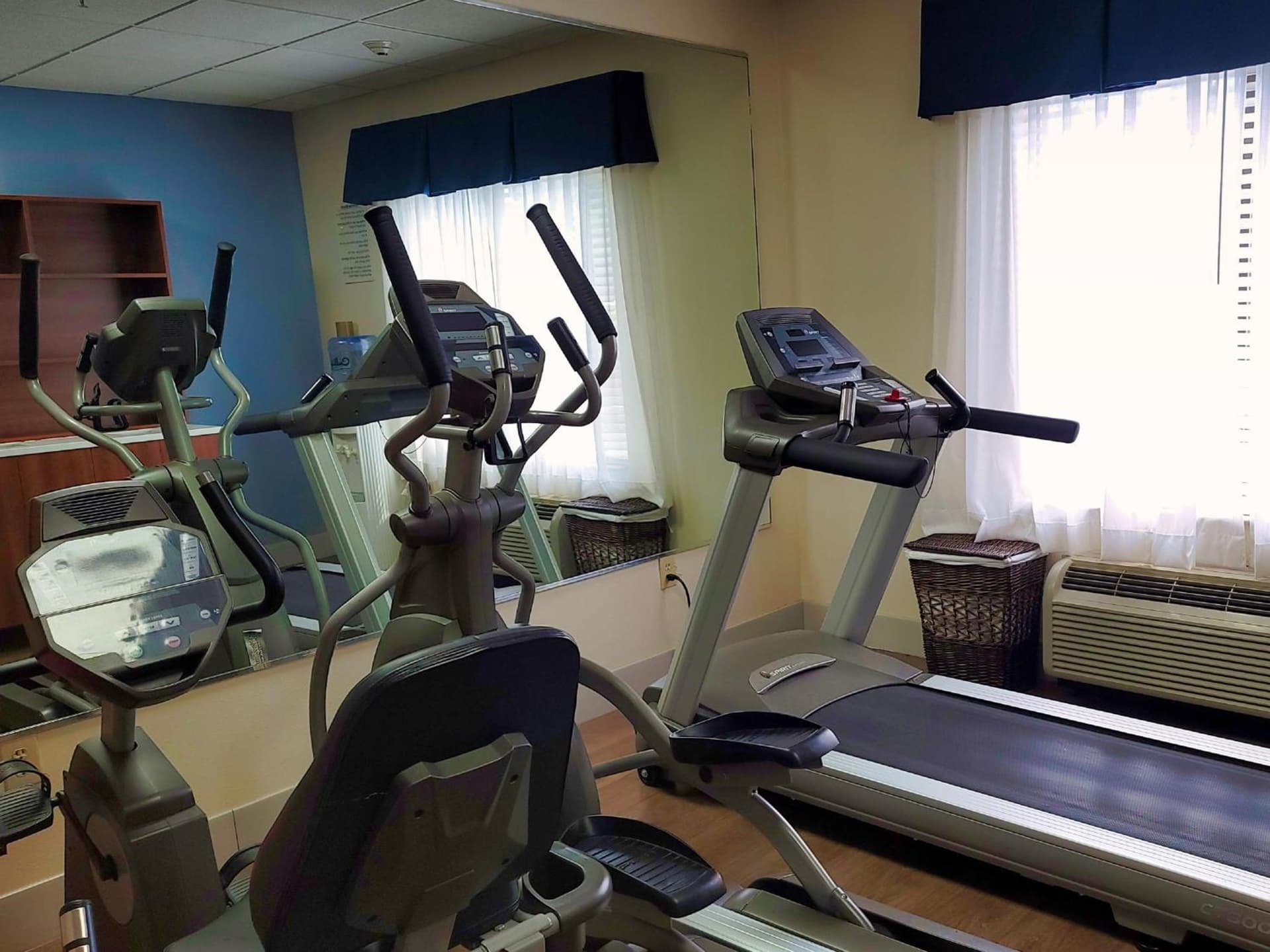 Holiday Inn Express & Suites Wilson-Downtown by IHG interior in Wilson, NC — gallery photo 2