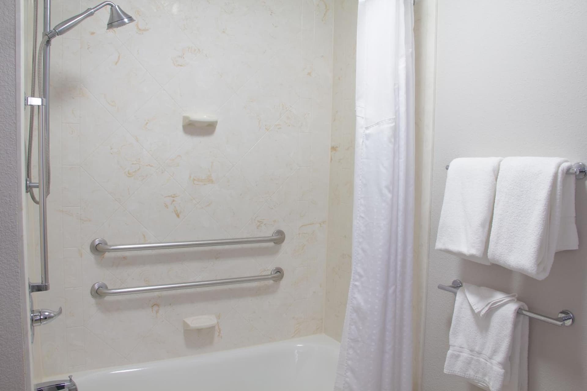 Holiday Inn Express & Suites Lexington Downtown Area-Keeneland by IHG gallery photo in Lexington, KY — image 13