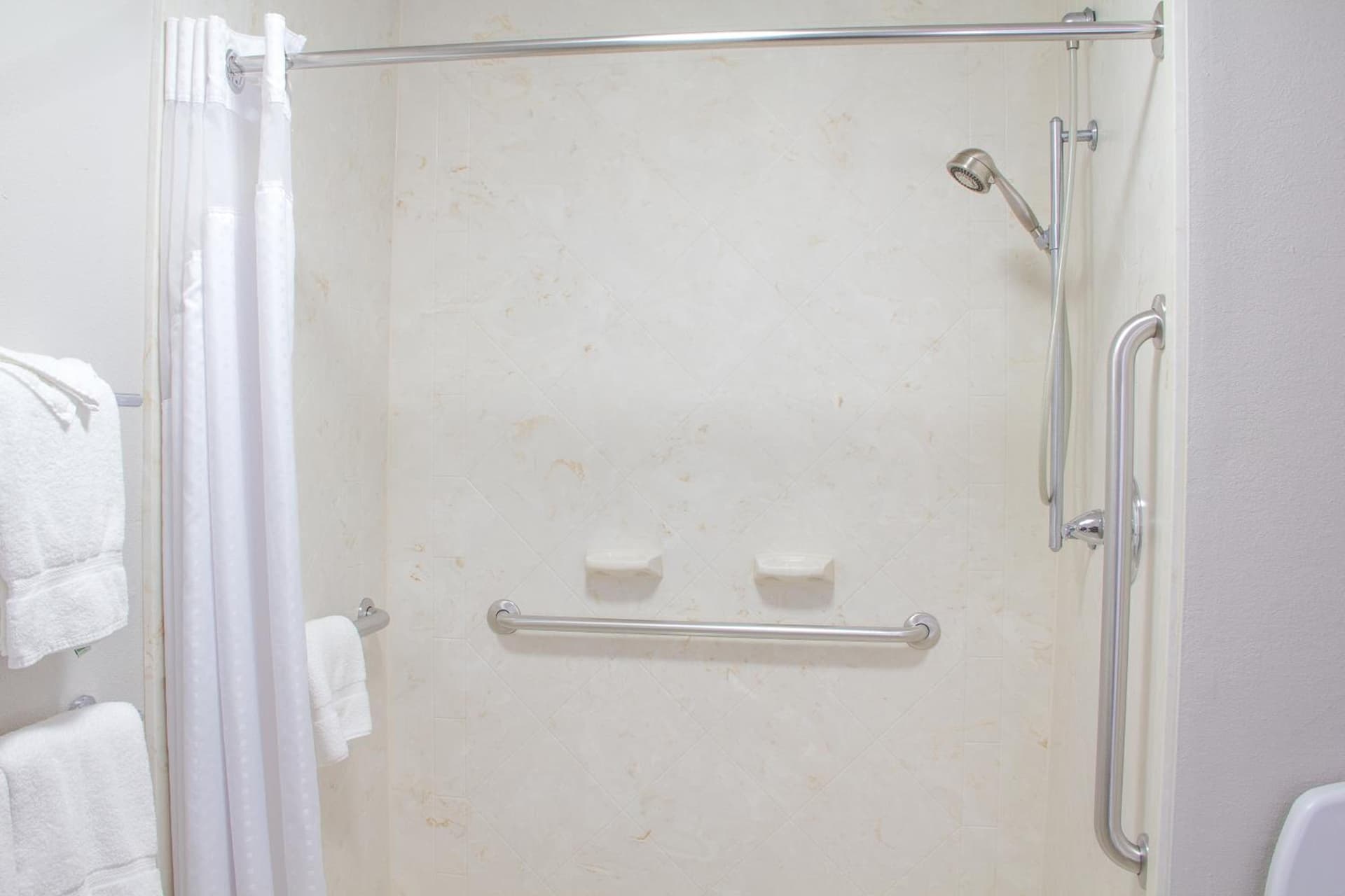 Holiday Inn Express & Suites Lexington Downtown Area-Keeneland by IHG gallery photo in Lexington, KY — image 35