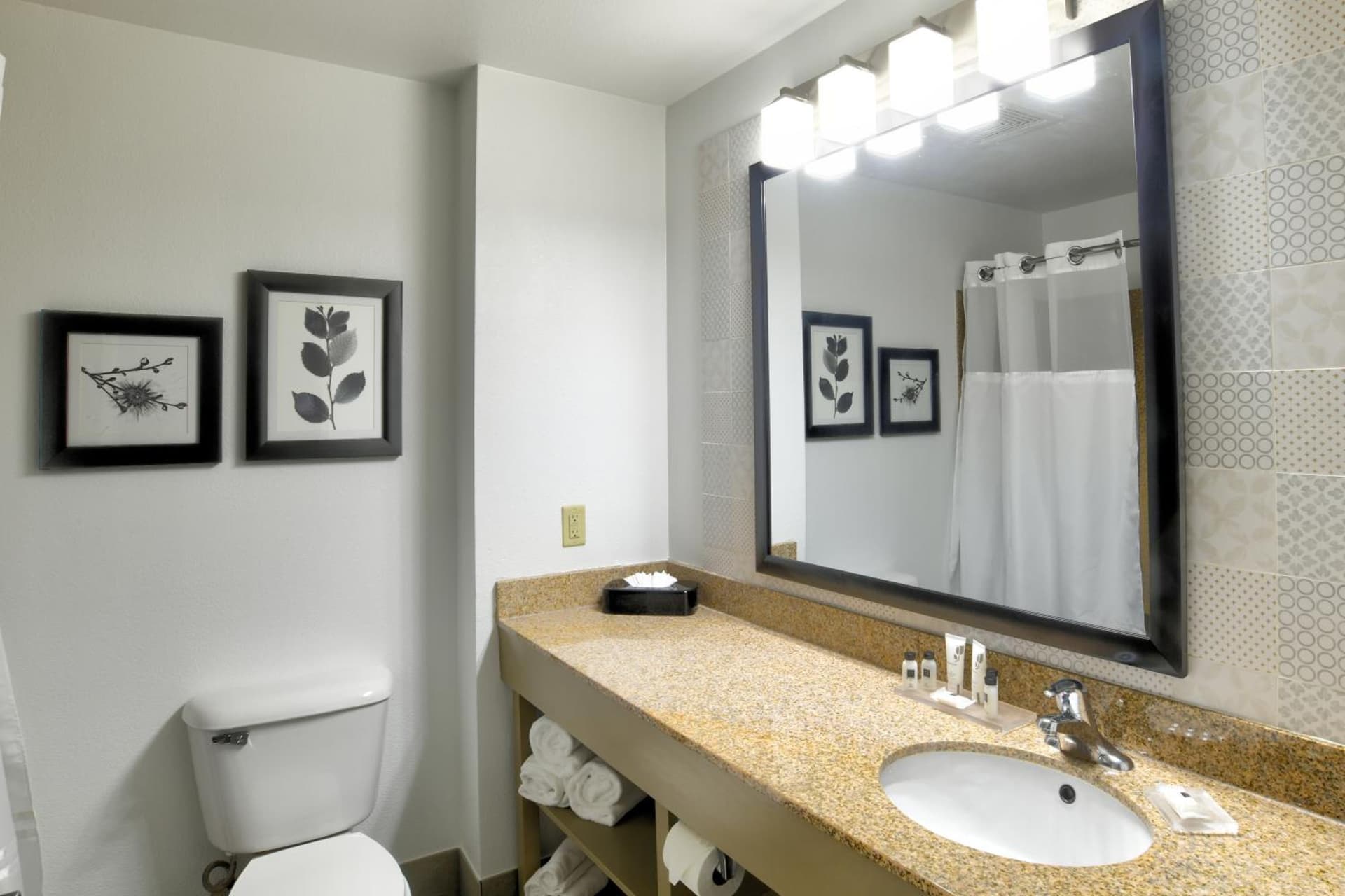 Country Inn & Suites by Radisson, Oklahoma City Airport, OK gallery photo in Oklahoma City, OK — image 36