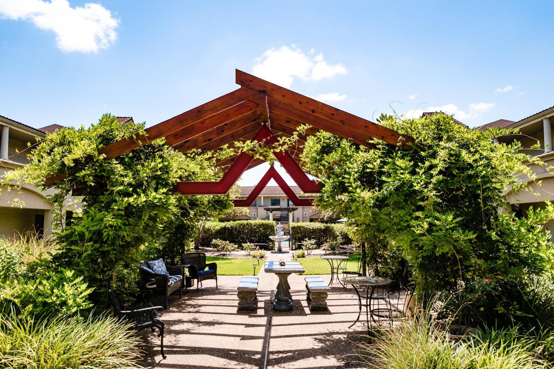 Vineyard Court Designer Suites Hotel gallery photo in College Station, TX — image 59