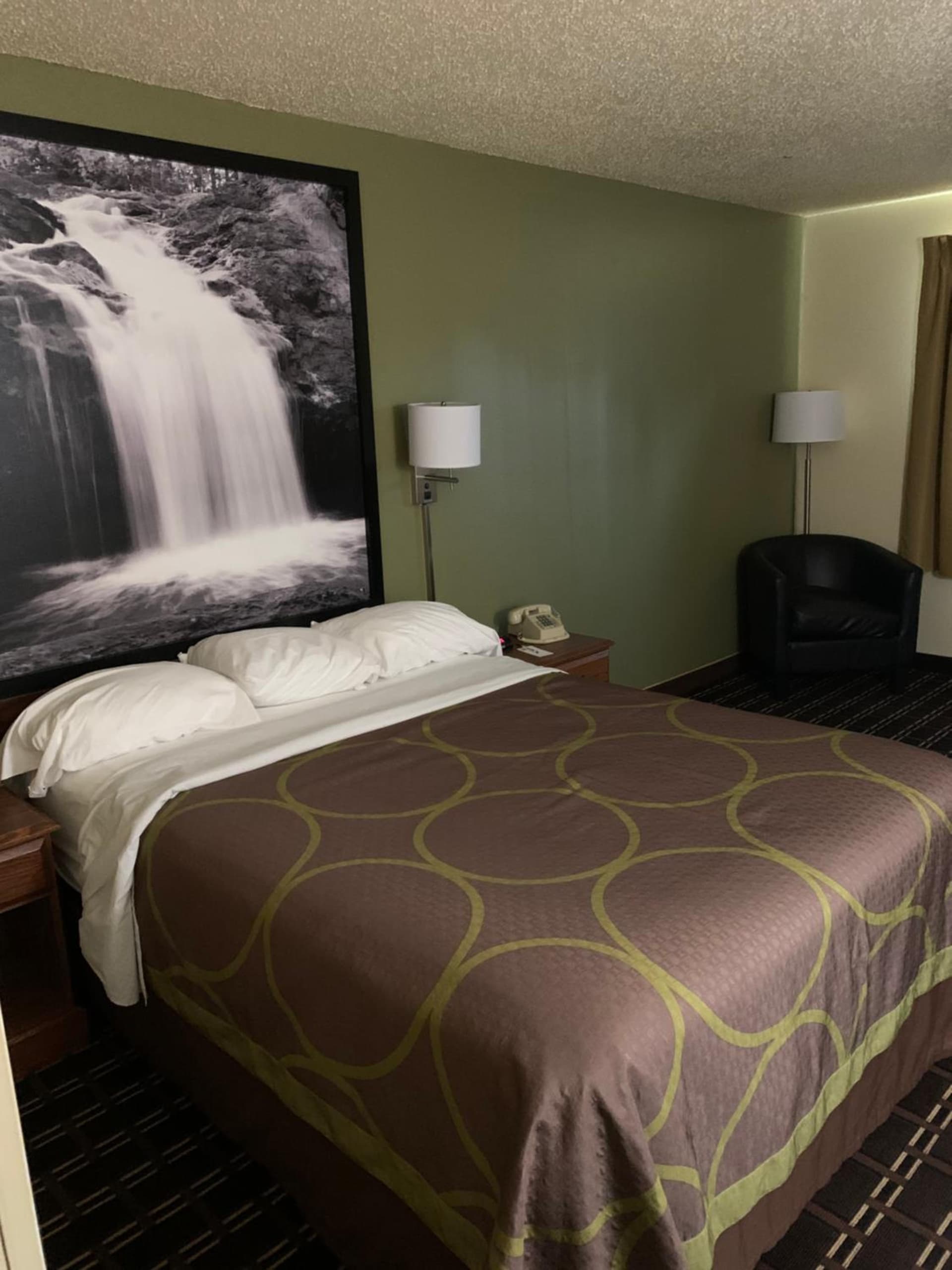 Super 8 by Wyndham Watertown WI interior in Watertown, WI — gallery photo 2