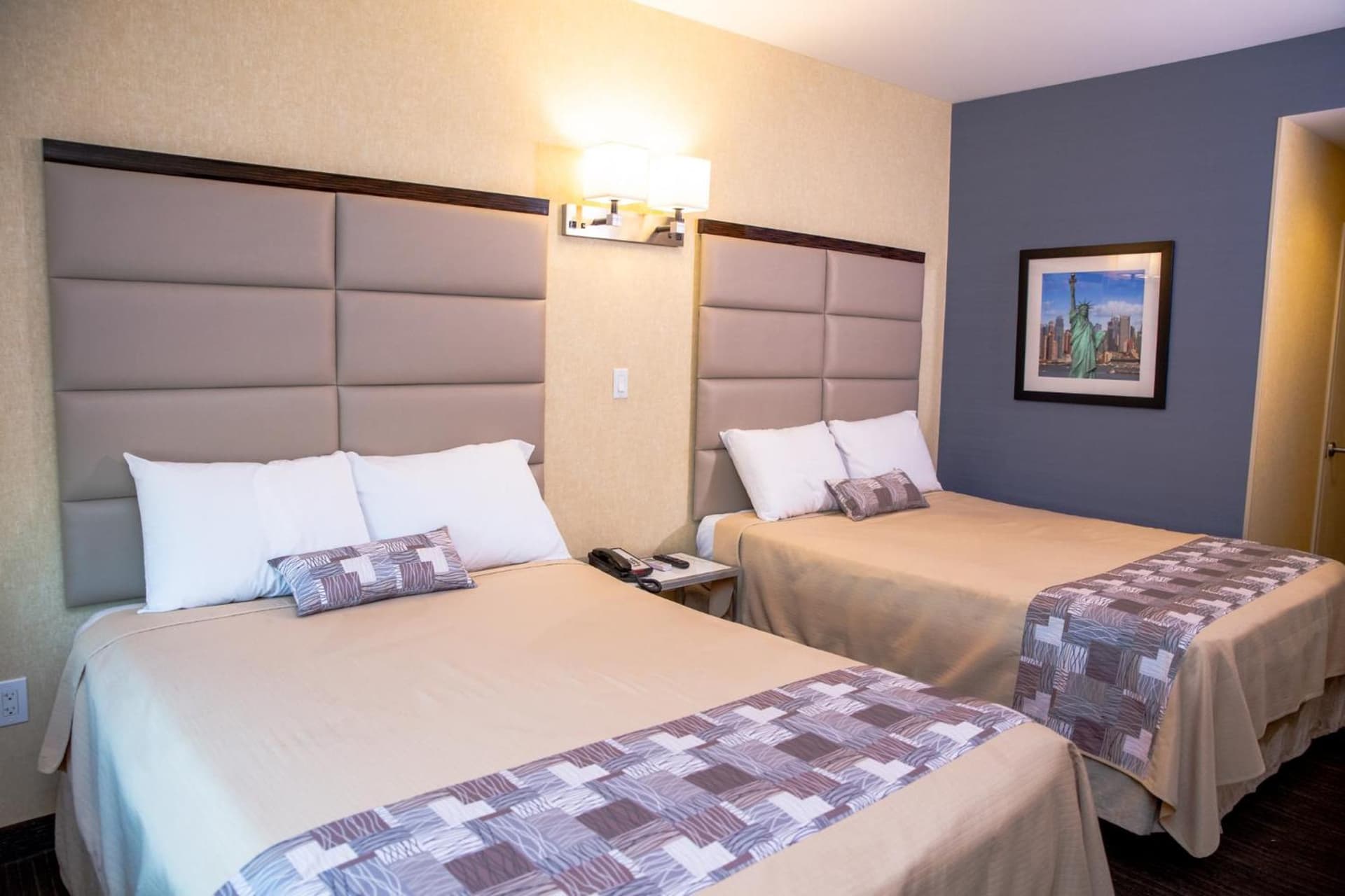 7 Days Hotel gallery photo in Bronx, NY — image 32
