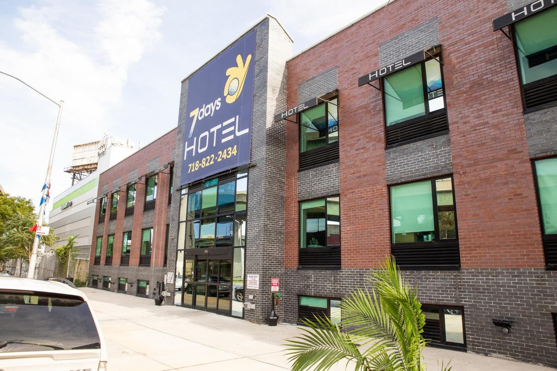 7 Days Hotel interior in Bronx, NY — gallery photo 2
