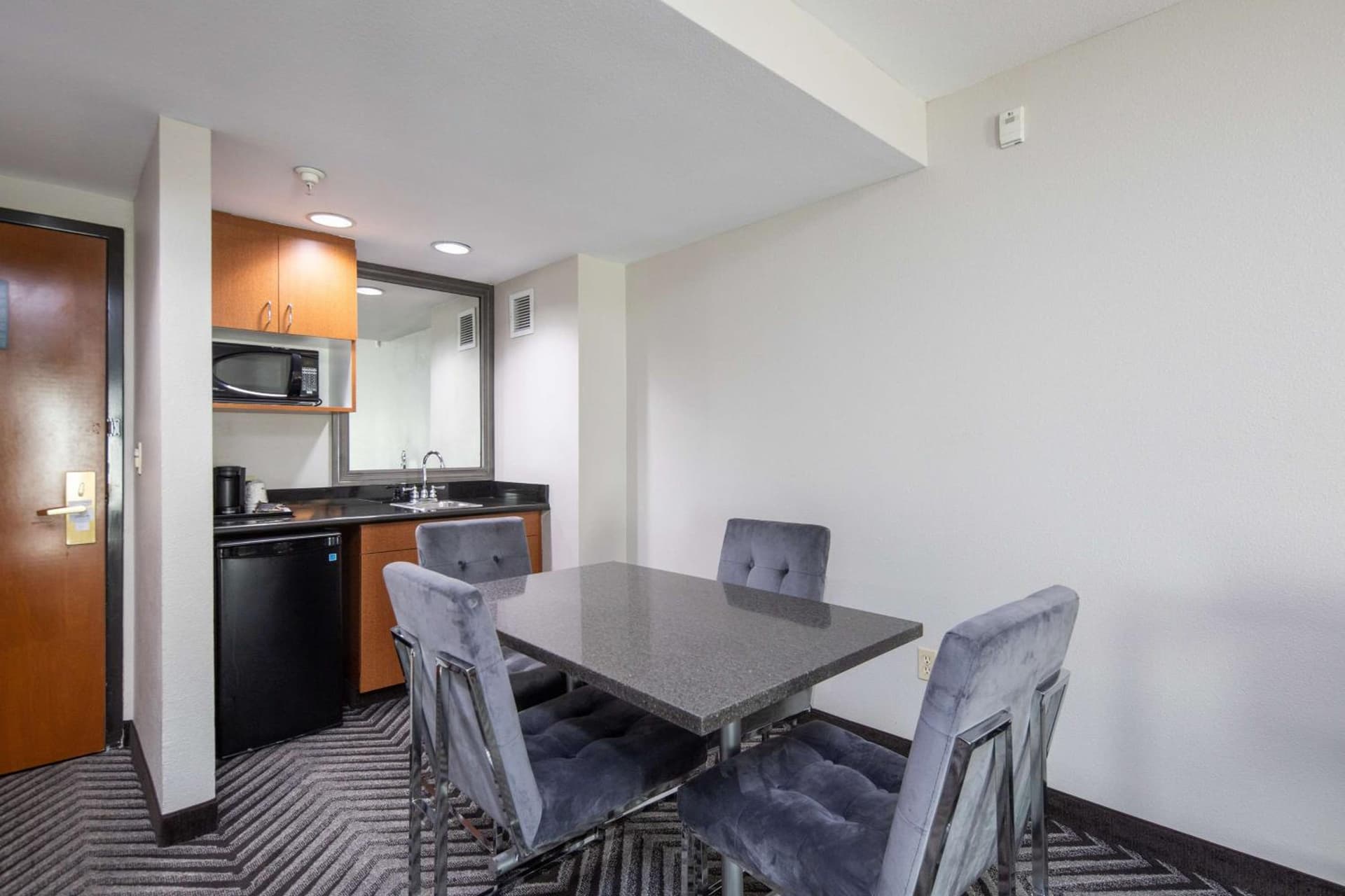 Best Western Inn & Suites San Mateo - San Francisco Airport gallery photo in San Mateo, CA — image 16